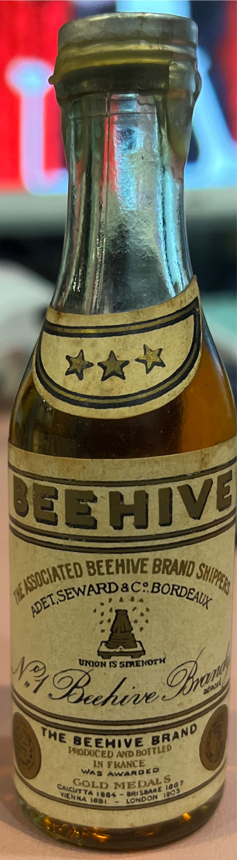 Beehive Napoleon VSOP - Bardinet S.A. (40 mL) alcohol collectible - Main Image 3