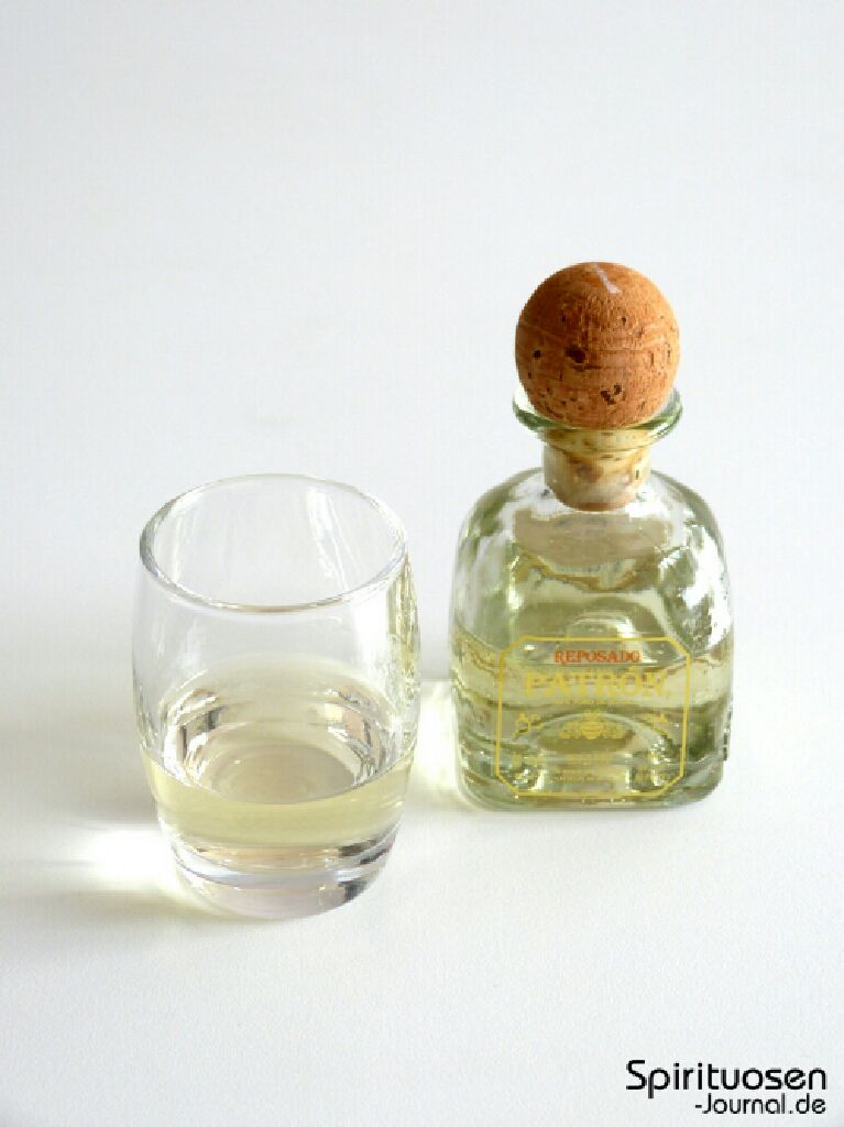 Tequila Reposado Patron  - The Patron Spirits Company (750 mL) alcohol collectible - Main Image 2