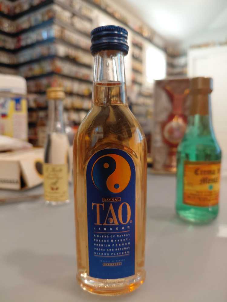 Raynal Tao - Raynal (50 mL) alcohol collectible - Main Image 2