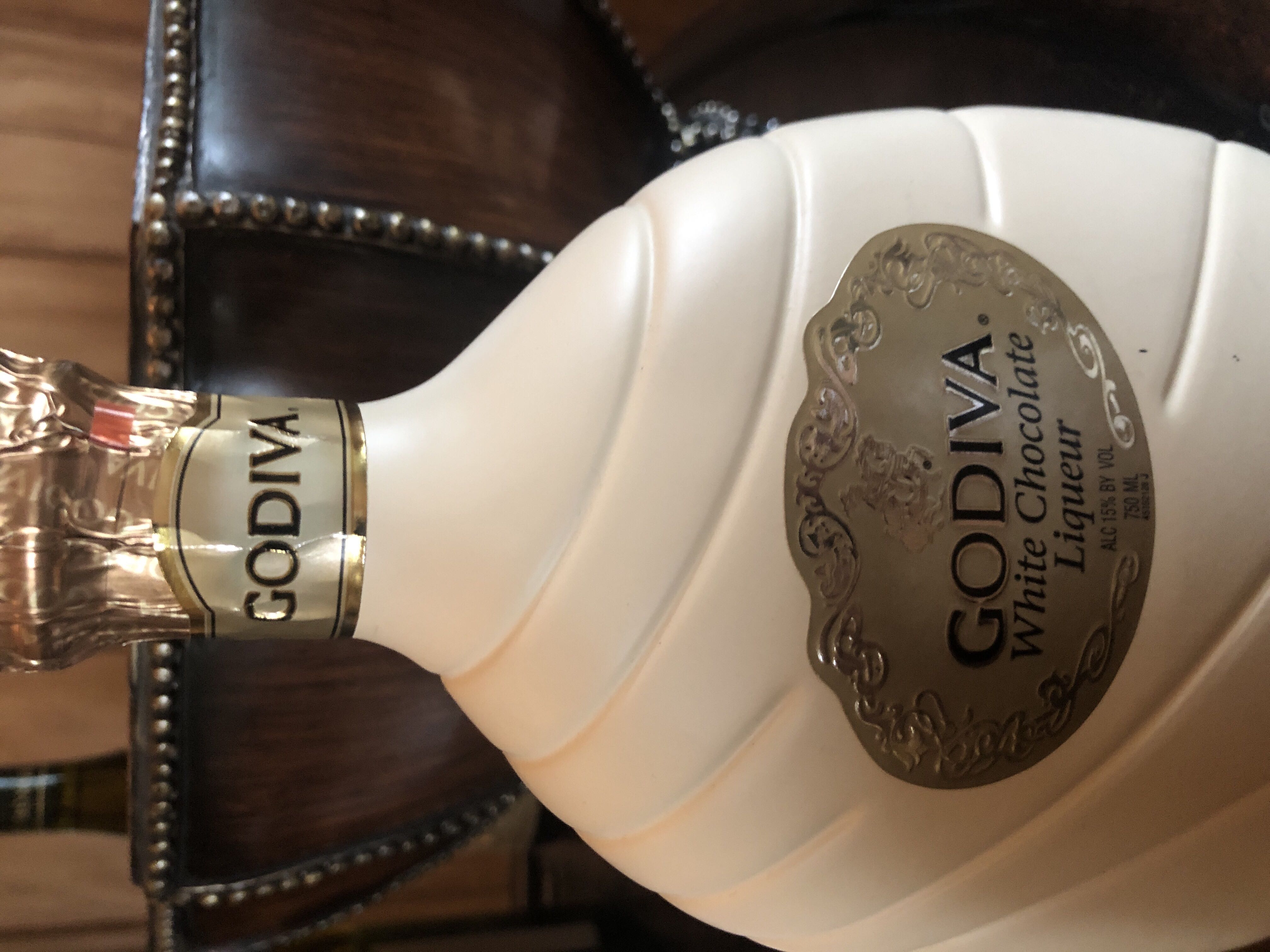 Godiva White Chocolate Liqueur - Godiva Brands, Inc. (750mL) alcohol collectible - Main Image 2