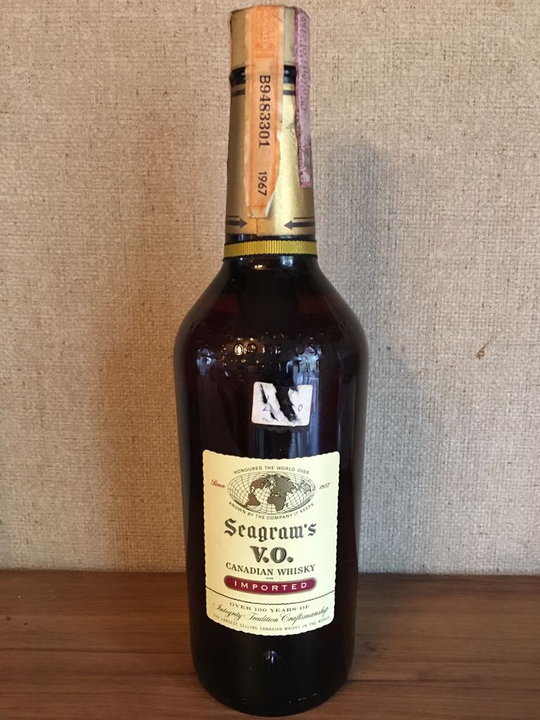 Seagrams "VO” - Seagrams (750 mL) alcohol collectible - Main Image 2
