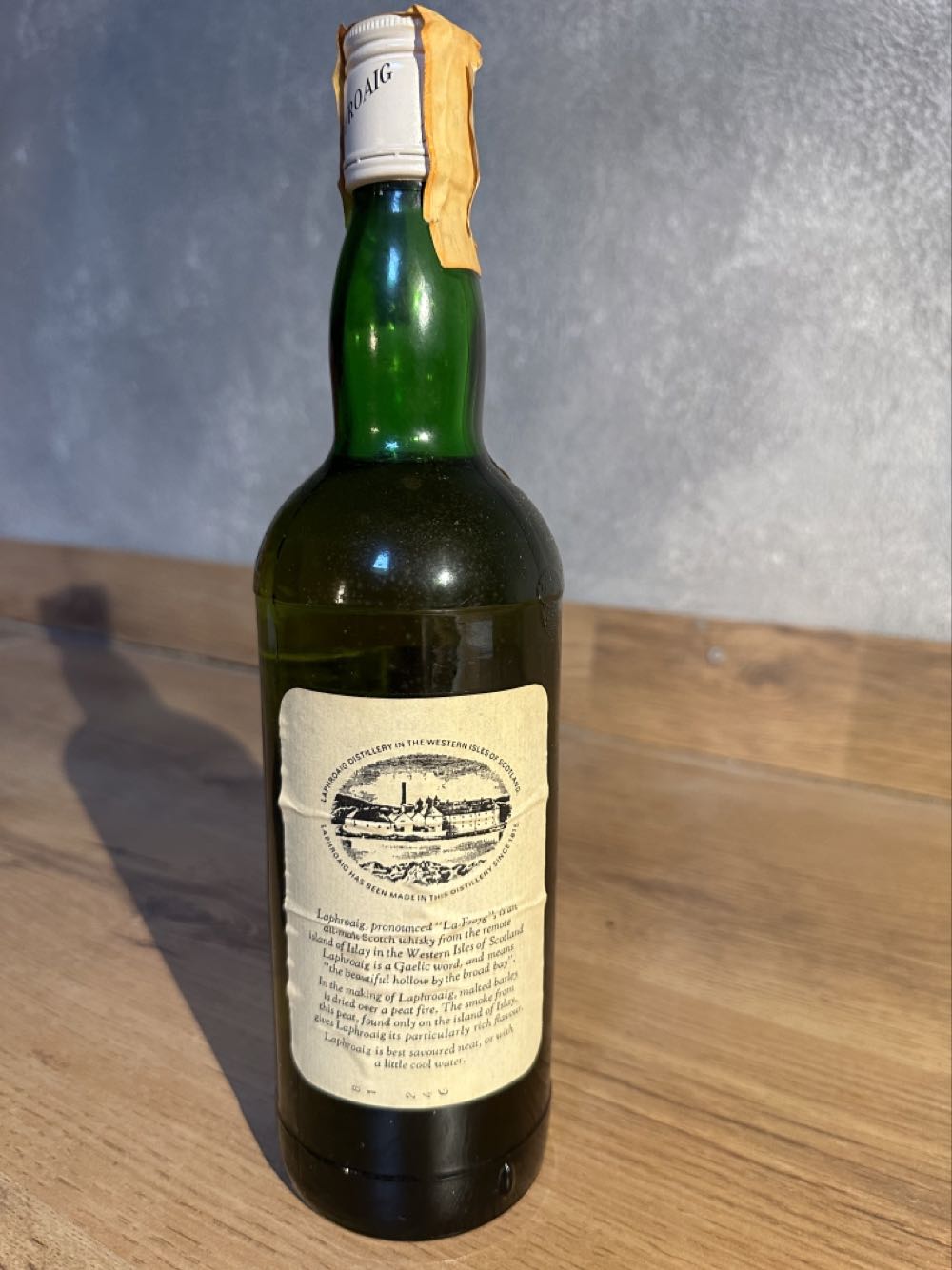 Laphroaig 10yo Imp BONFANTI - Laphroaig (750 mL) alcohol collectible - Main Image 2