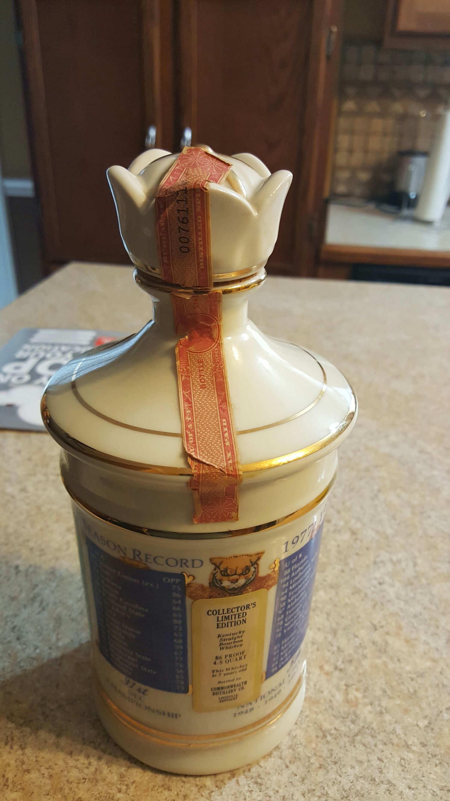 Old Commonwealth UK Decanter 78 - Old Commonwealth (4/5 Quart mL) alcohol collectible - Main Image 2