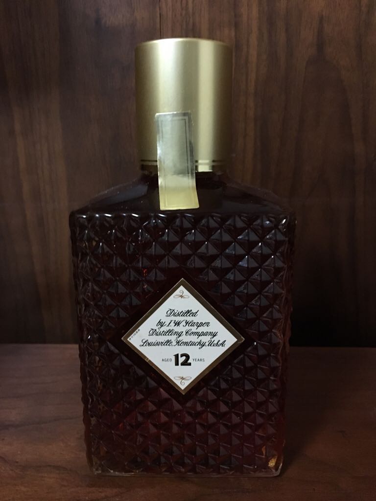 I.W. Harper 12 - I. W. Harper Distiling Co. (750 mL) alcohol collectible - Main Image 2