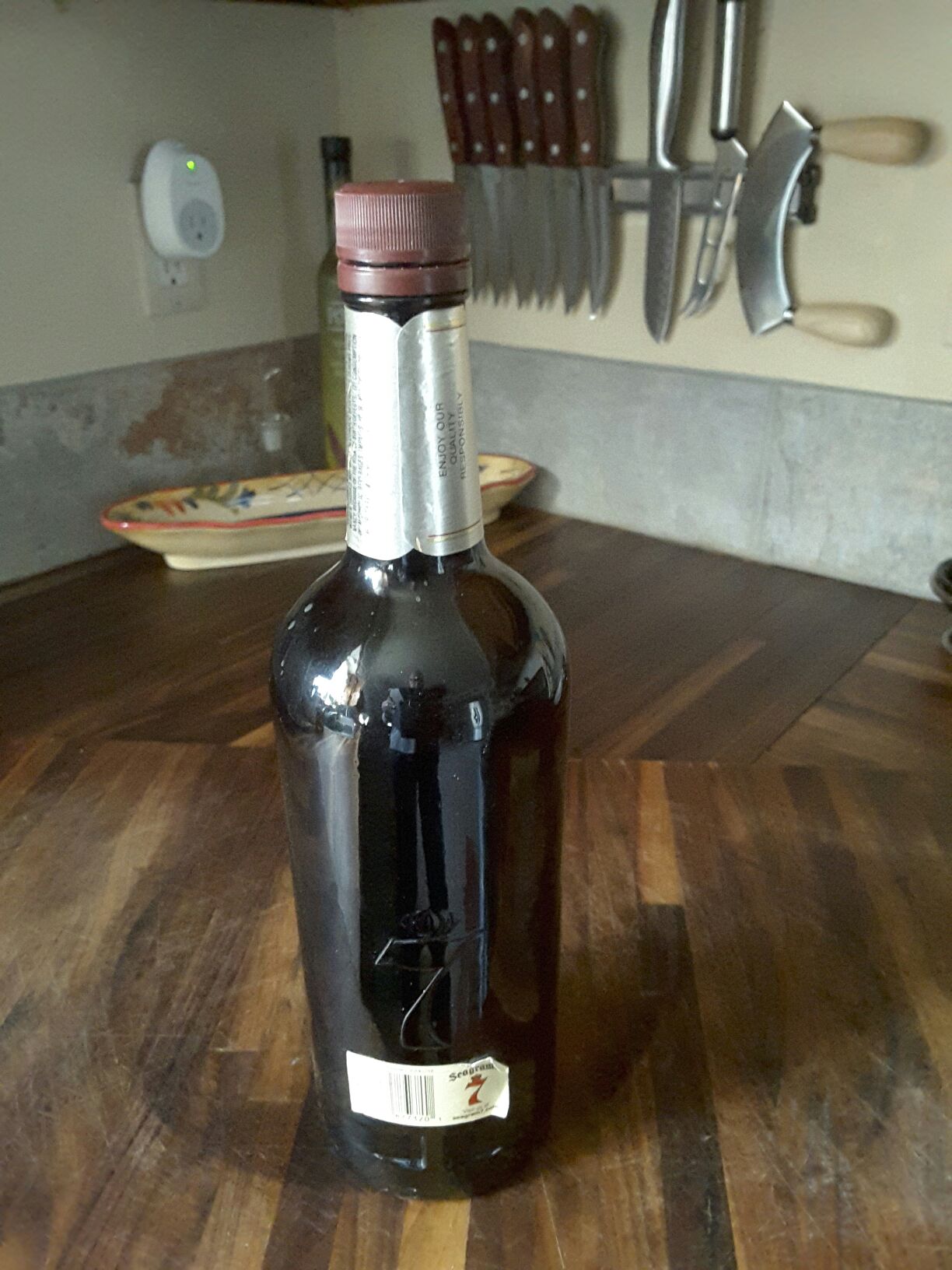 08773201 - Seagrams 7 (1L) alcohol collectible - Main Image 2