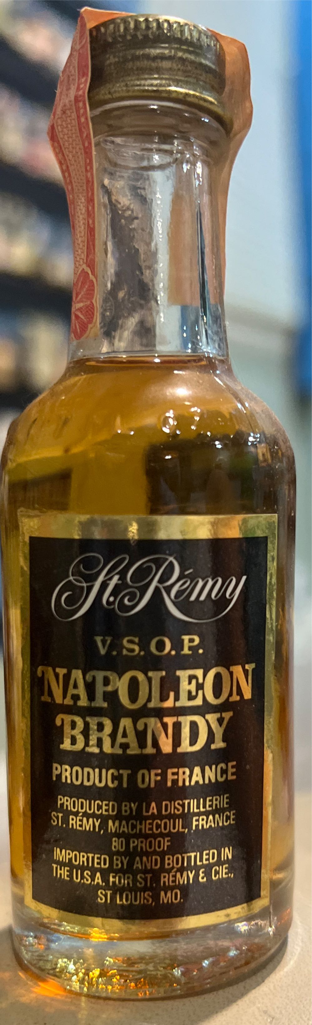 St Remy VSOP - French (50 mL) alcohol collectible - Main Image 2