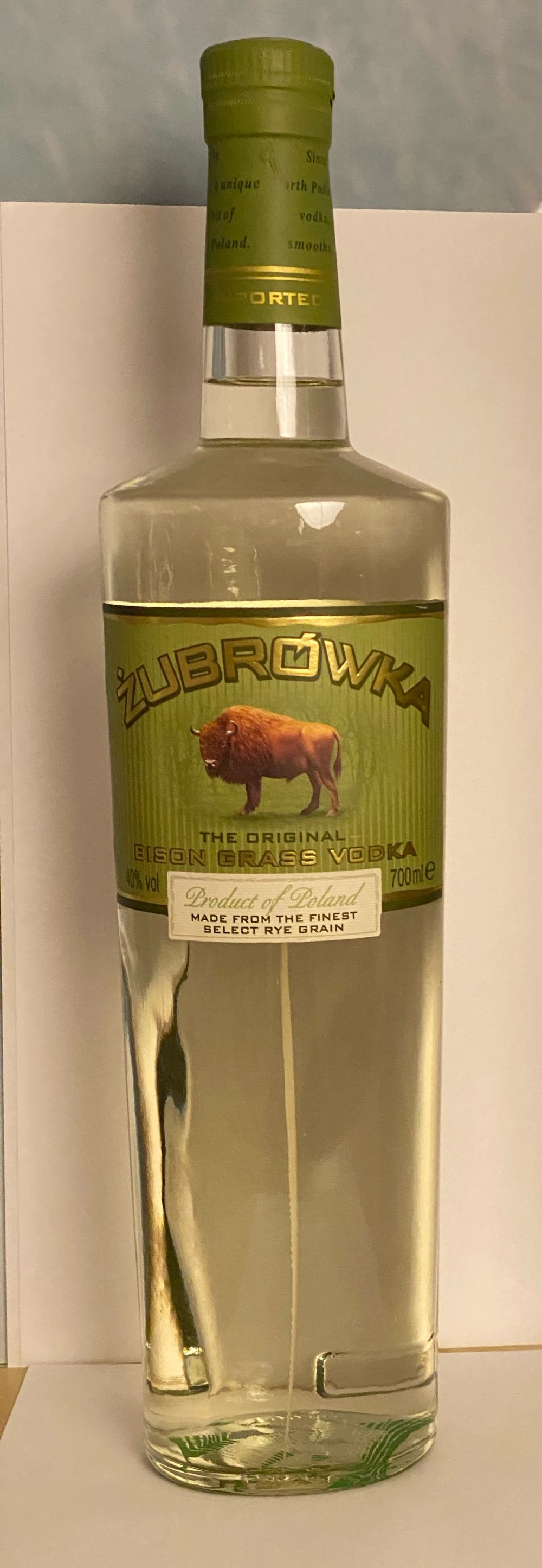 Zubrowka Bison Grass Vodka - Polmos Bialystock SA (700 mL) alcohol collectible [Barcode 5900343003513] - Main Image 2