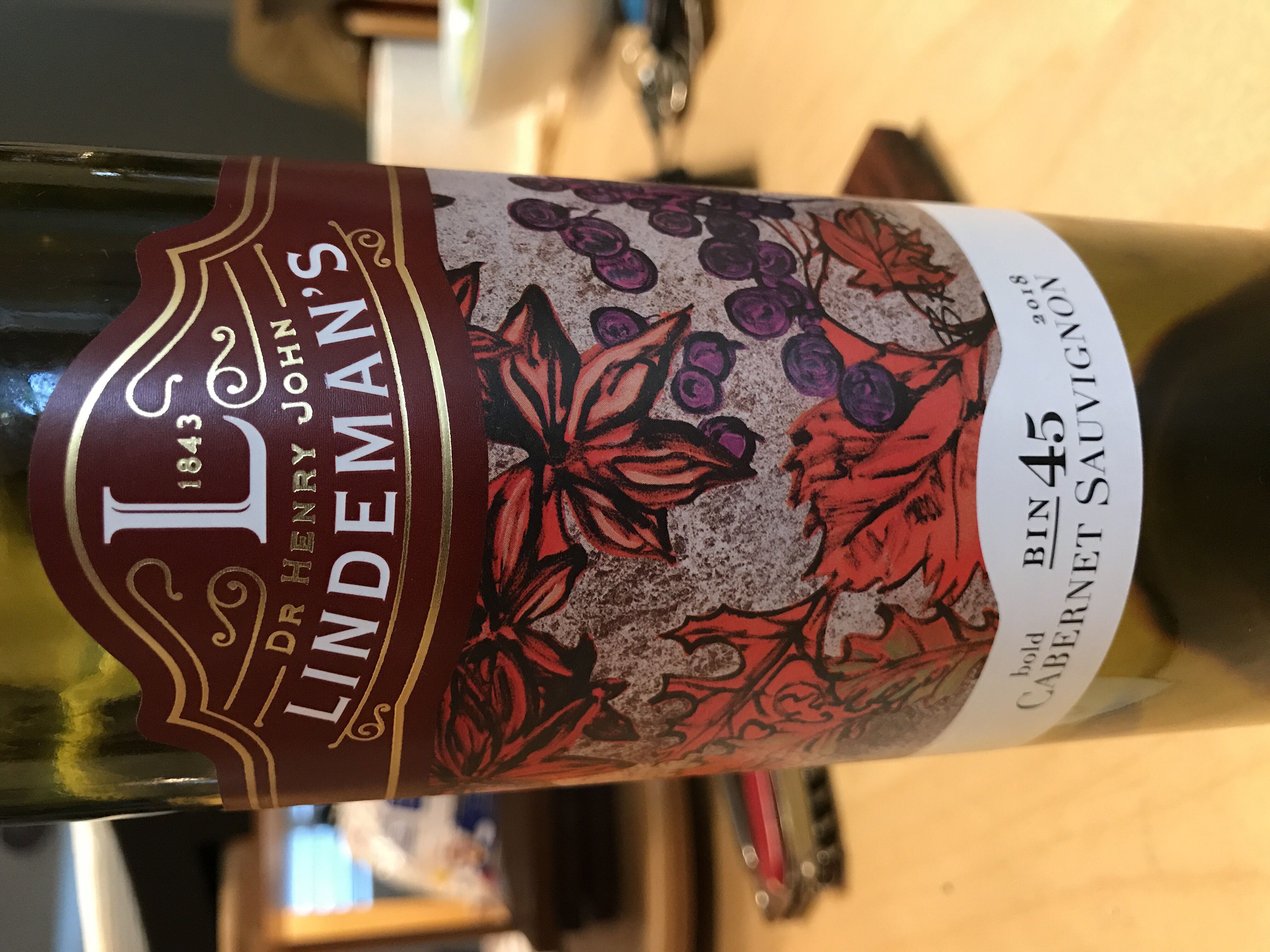 Lindeman’s  (750 mL) alcohol collectible [Barcode 012354087705] - Main Image 2