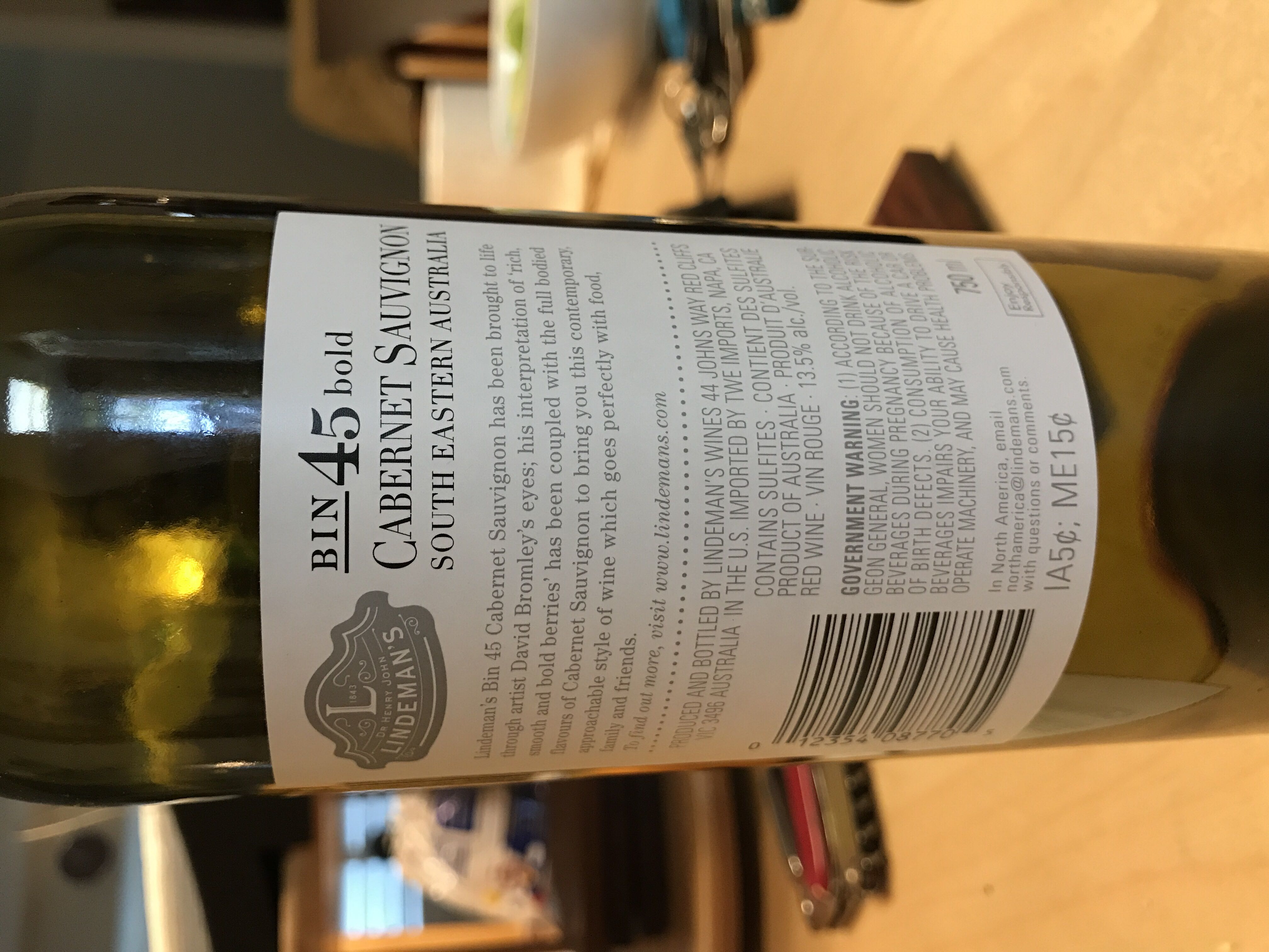 Lindeman’s  (750 mL) alcohol collectible [Barcode 012354087705] - Main Image 3