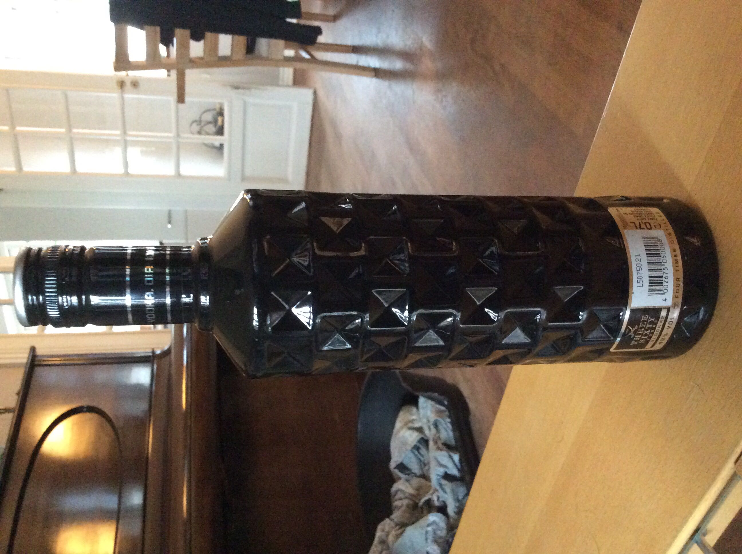 Three Sixty Black 42 Vodka 700ml 42% Germany - Three Sixty Vodka GMBH (700 mL) alcohol collectible [Barcode 4007675050008] - Main Image 2