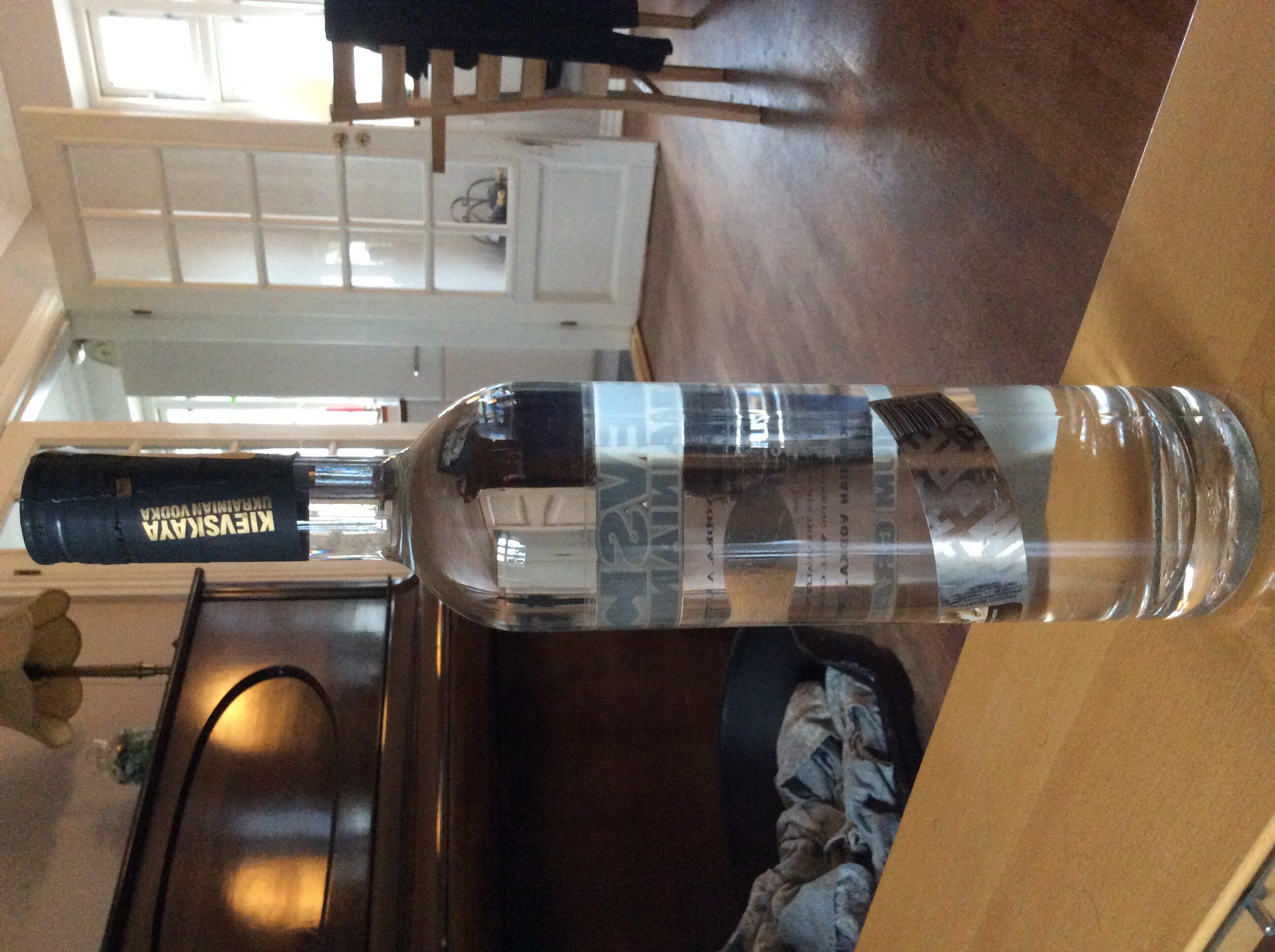 Kievskaya Ukrainian Vodka 700ml 40% Ukraine - Kievskaya (700 mL) alcohol collectible [Barcode 8411640000718] - Main Image 2