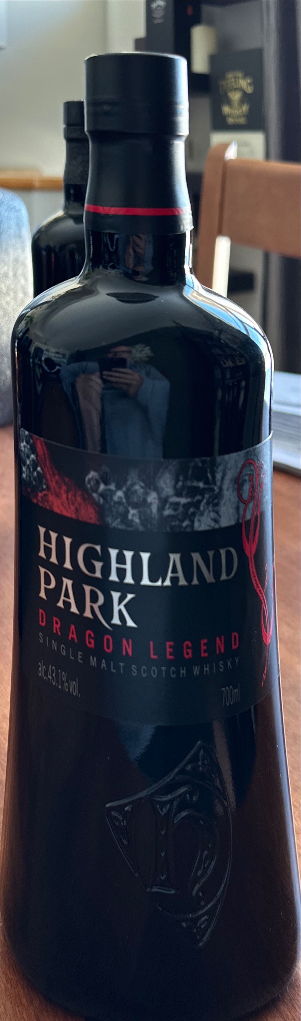 Highland Park Dragon Legend - Highland Park Distillery (700 mL) alcohol collectible [Barcode 5010314305277] - Main Image 2