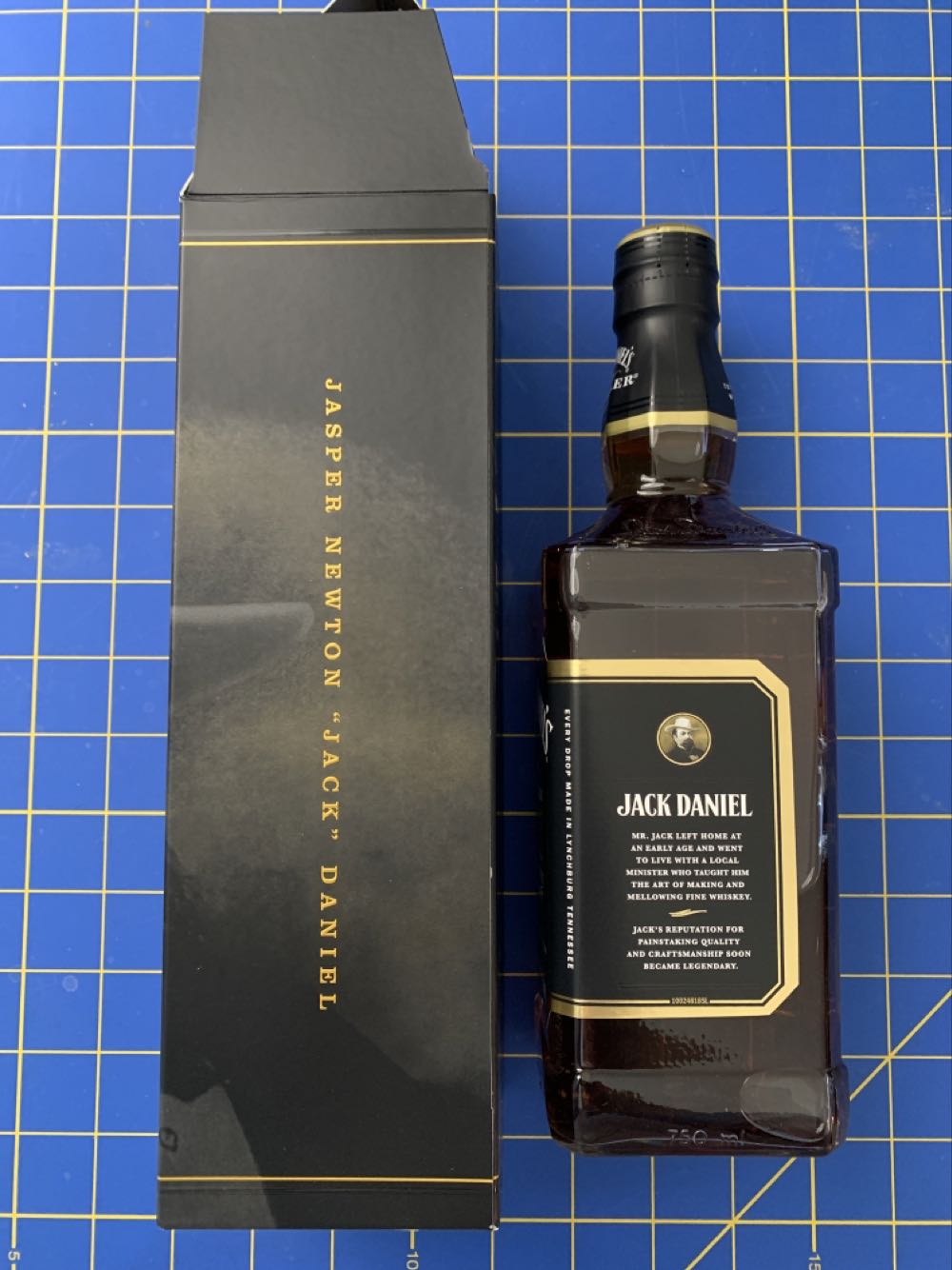 Jack Daniels Master Distiller #1 - Jack Daniel’s Distillery, Lynchburg, TN (750 mL) alcohol collectible [Barcode 082184065518] - Main Image 4