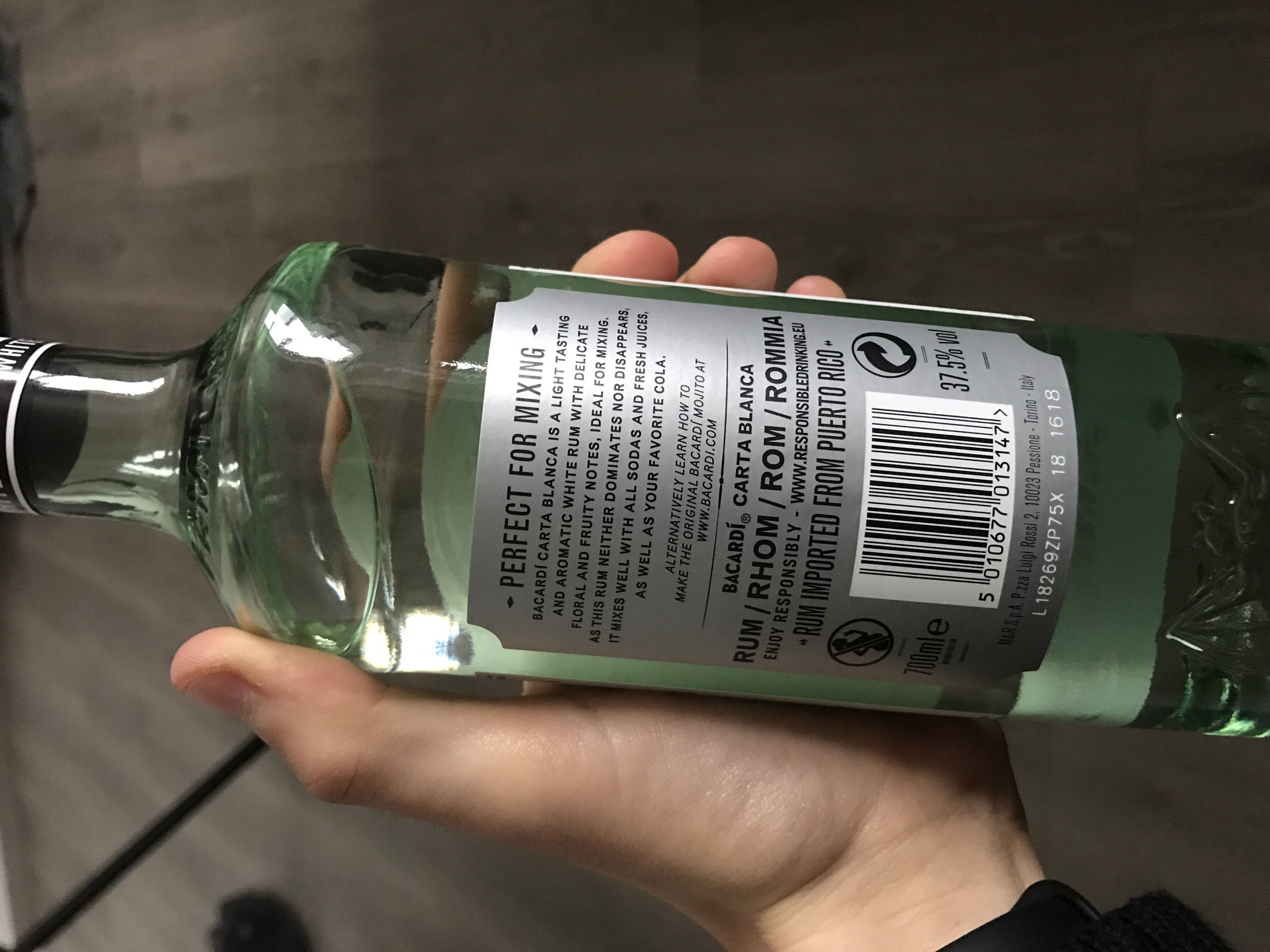 Bacardi Carta Blanca - Bacardi (700 mL) alcohol collectible [Barcode 5010677013147] - Main Image 2