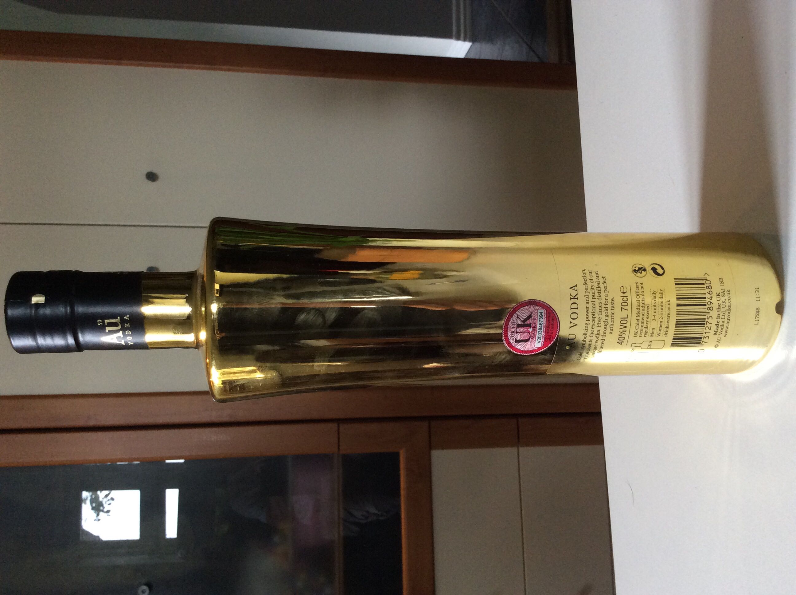 Aü Vodka 700ml 40% UK - Au Vodka Ltd. (700 mL) alcohol collectible [Barcode 731275894680] - Main Image 2