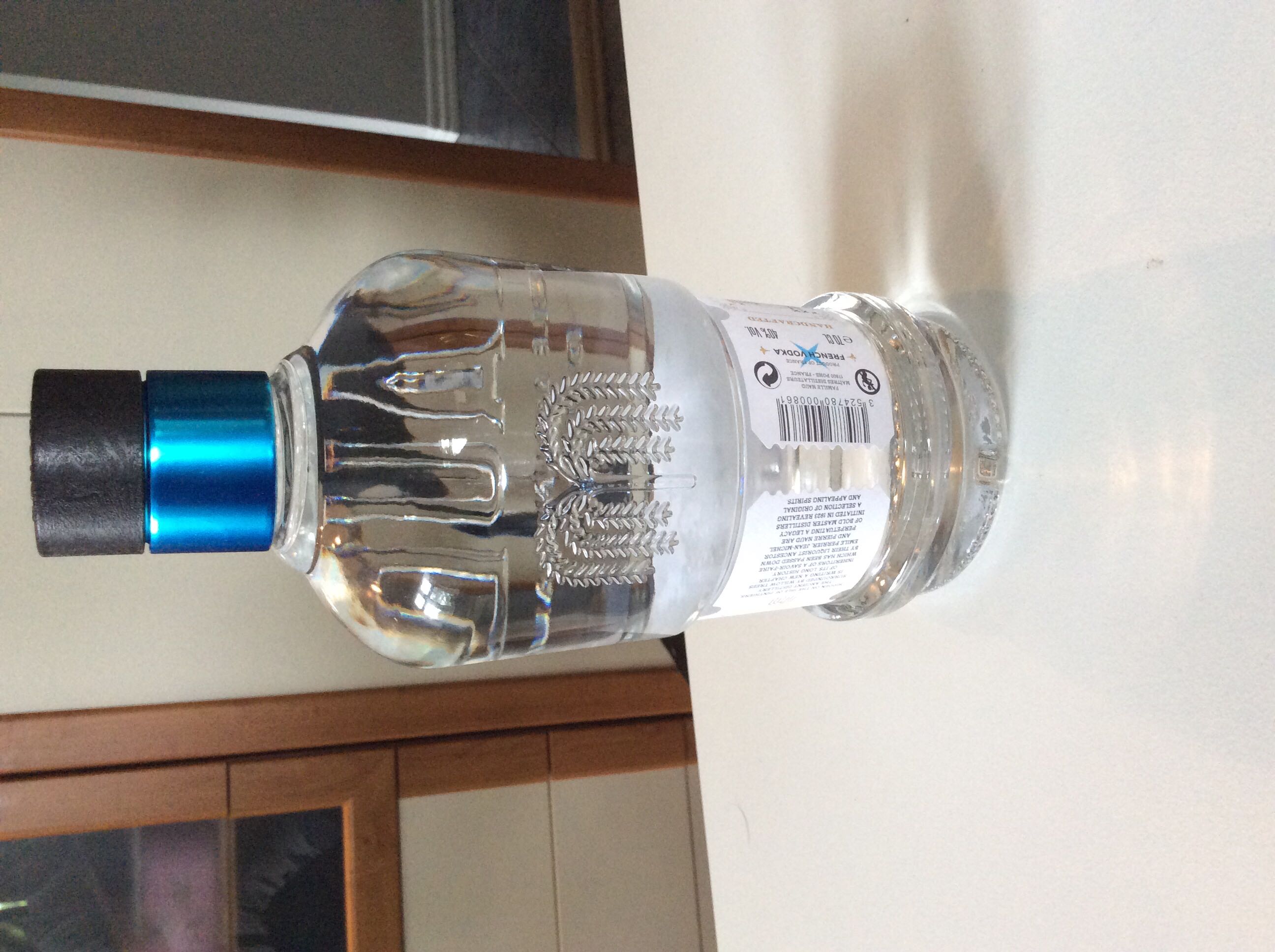 Baud Vodka 700ml 40% France - Famille Naud Maltres Distillateures (700 mL) alcohol collectible [Barcode 3524780000861] - Main Image 2