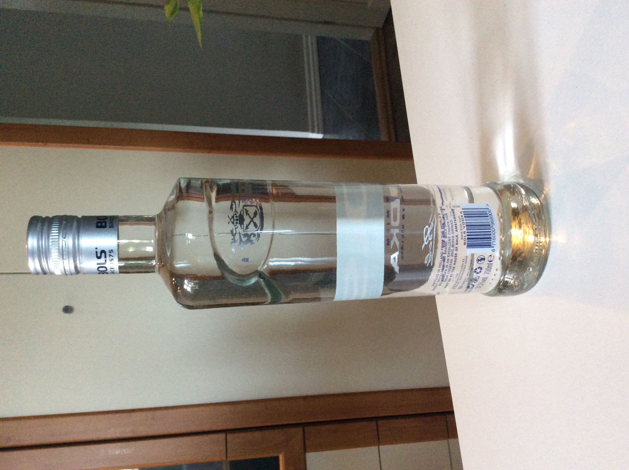 Bols Premium Vodka 700ml 37.5% Holland - Lucas Bols Dietillery, Zoetermeer, Holland (700 mL) alcohol collectible [Barcode 8716000968906] - Main Image 2