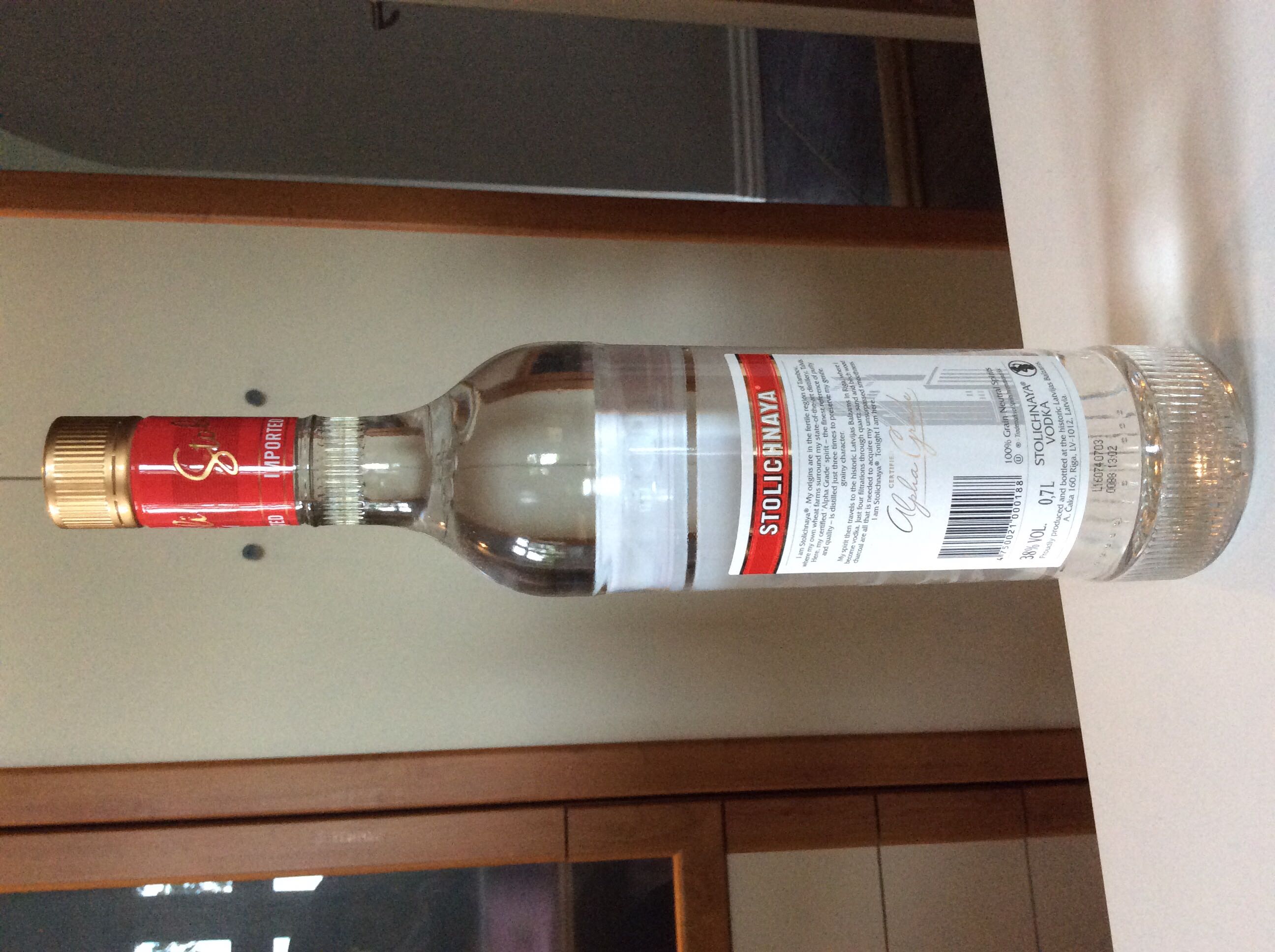 Stolichnaya Vodka 700ml 38% - Stolichnaya (700 mL) alcohol collectible [Barcode 4750021000188] - Main Image 2