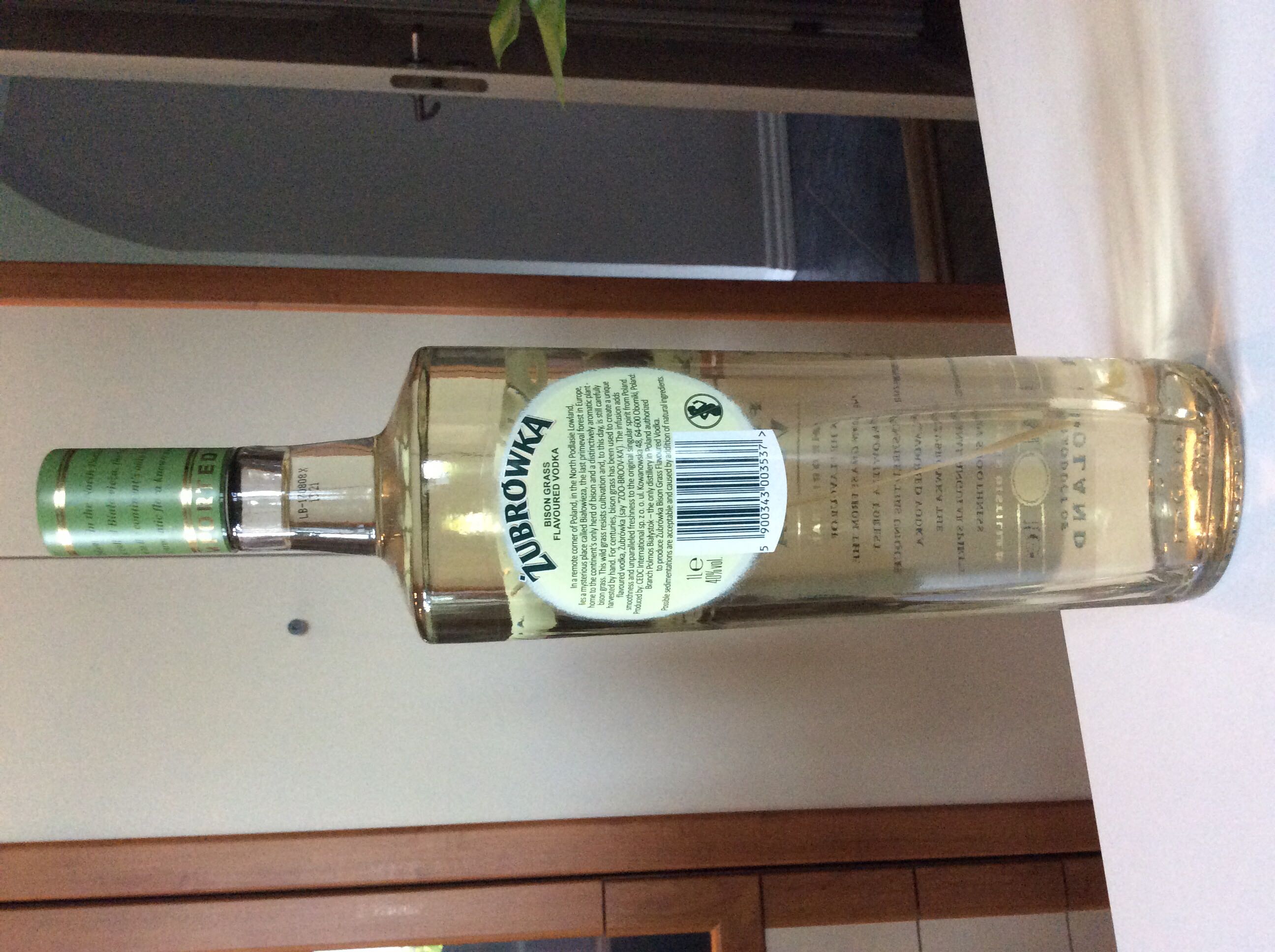 Żubrowka Bison Grass Vodka 1000ml 40% Poland - CEDC International (1000 mL) alcohol collectible [Barcode 5900343003537] - Main Image 2