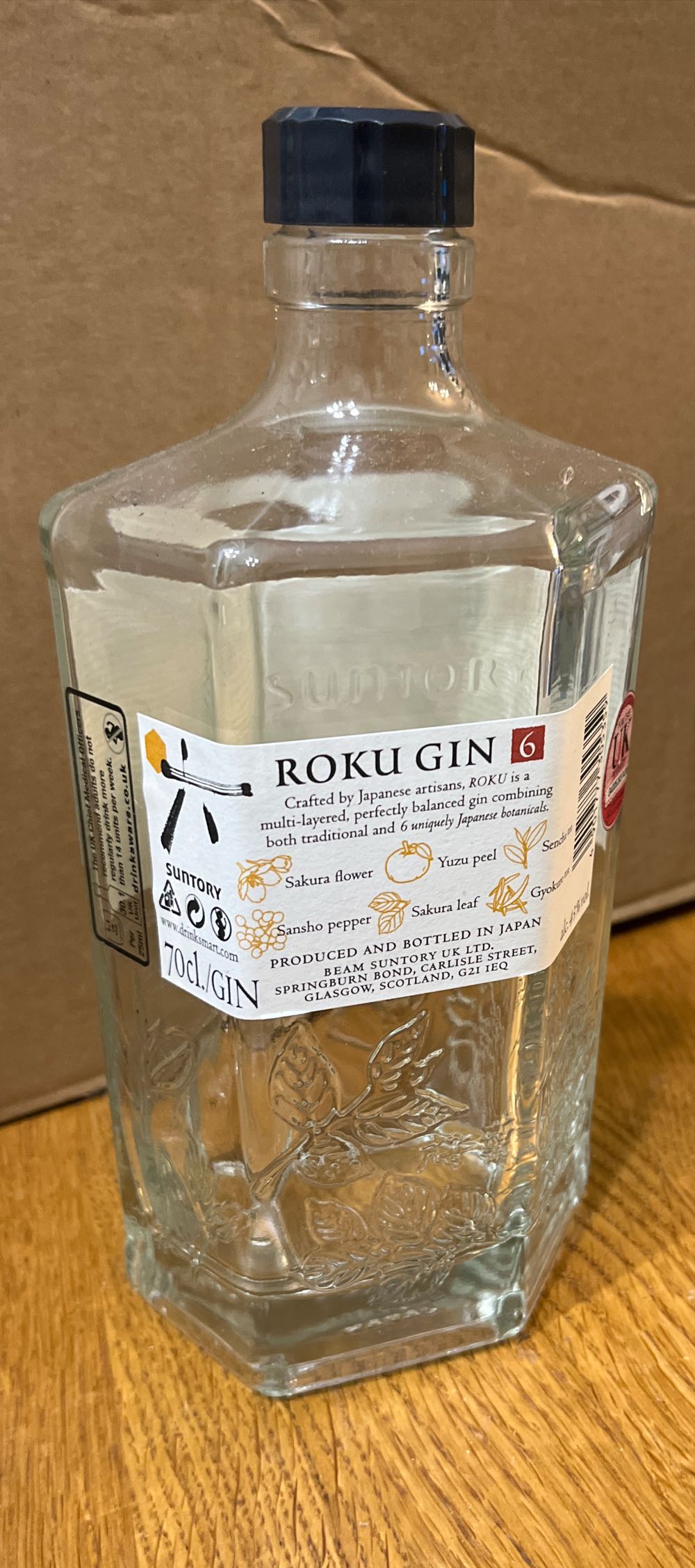 Roku Gin - Beam Suntory (700 mL) alcohol collectible [Barcode 4901777305359] - Main Image 2