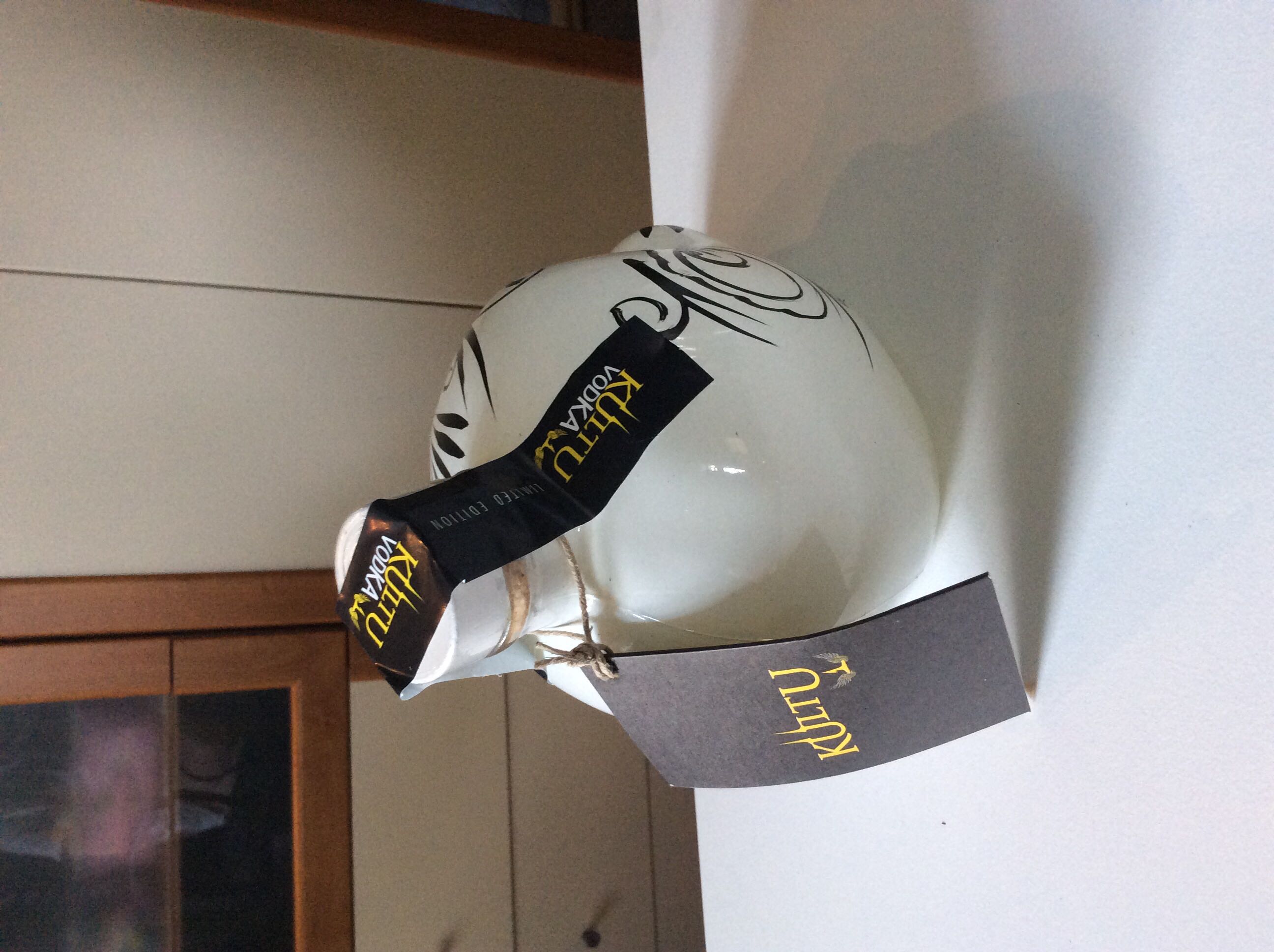 Kultu Vodka 700ml 37.5% Spain - Kultu (700 mL) alcohol collectible [Barcode 5600179647126] - Main Image 2