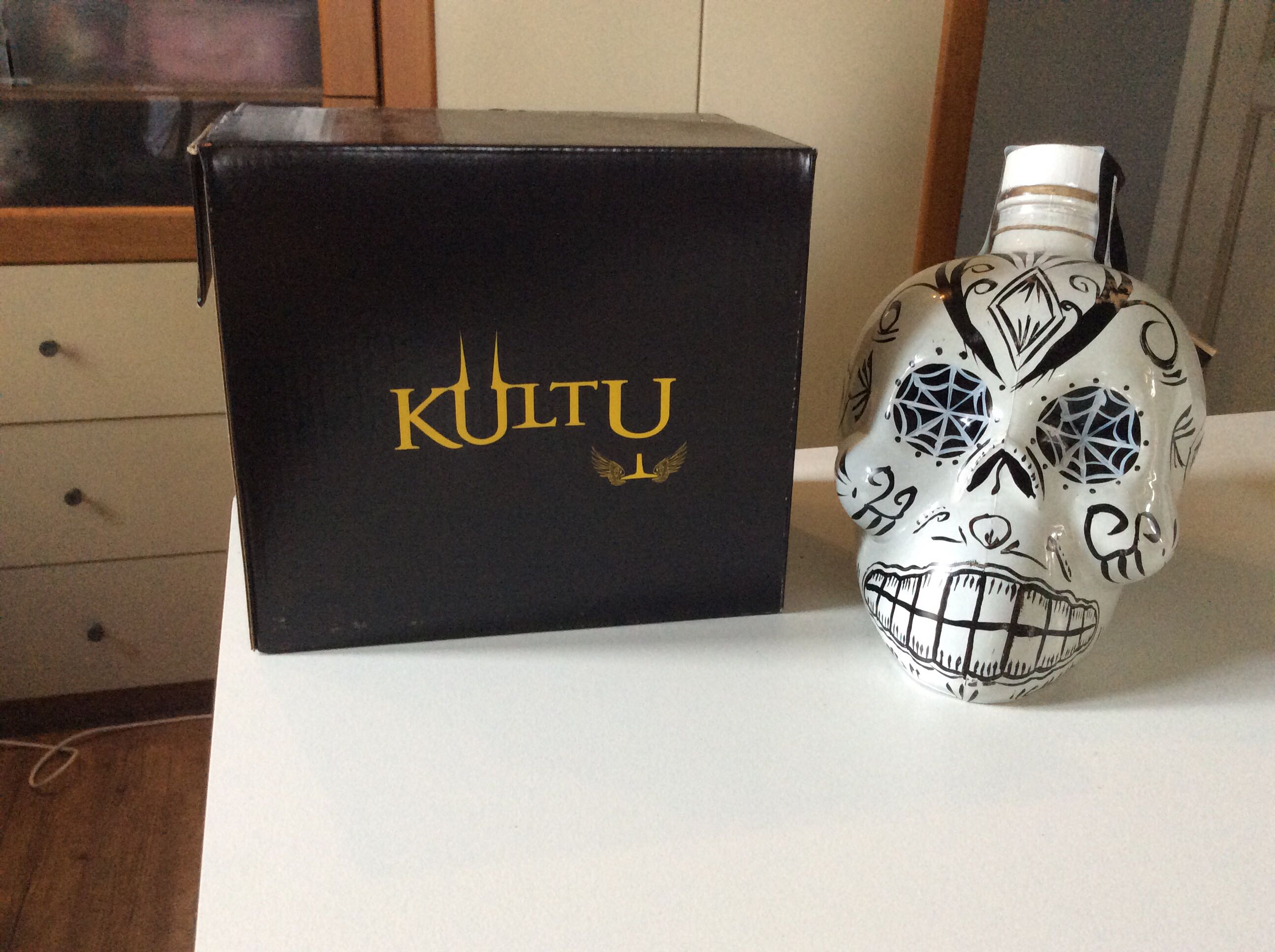Kultu Vodka 700ml 37.5% Spain - Kultu (700 mL) alcohol collectible [Barcode 5600179647126] - Main Image 3