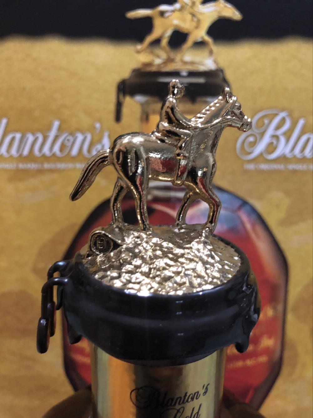 Blanton’s Gold - Buffalo Trace (750 mL) alcohol collectible [Barcode 080244009274] - Main Image 4