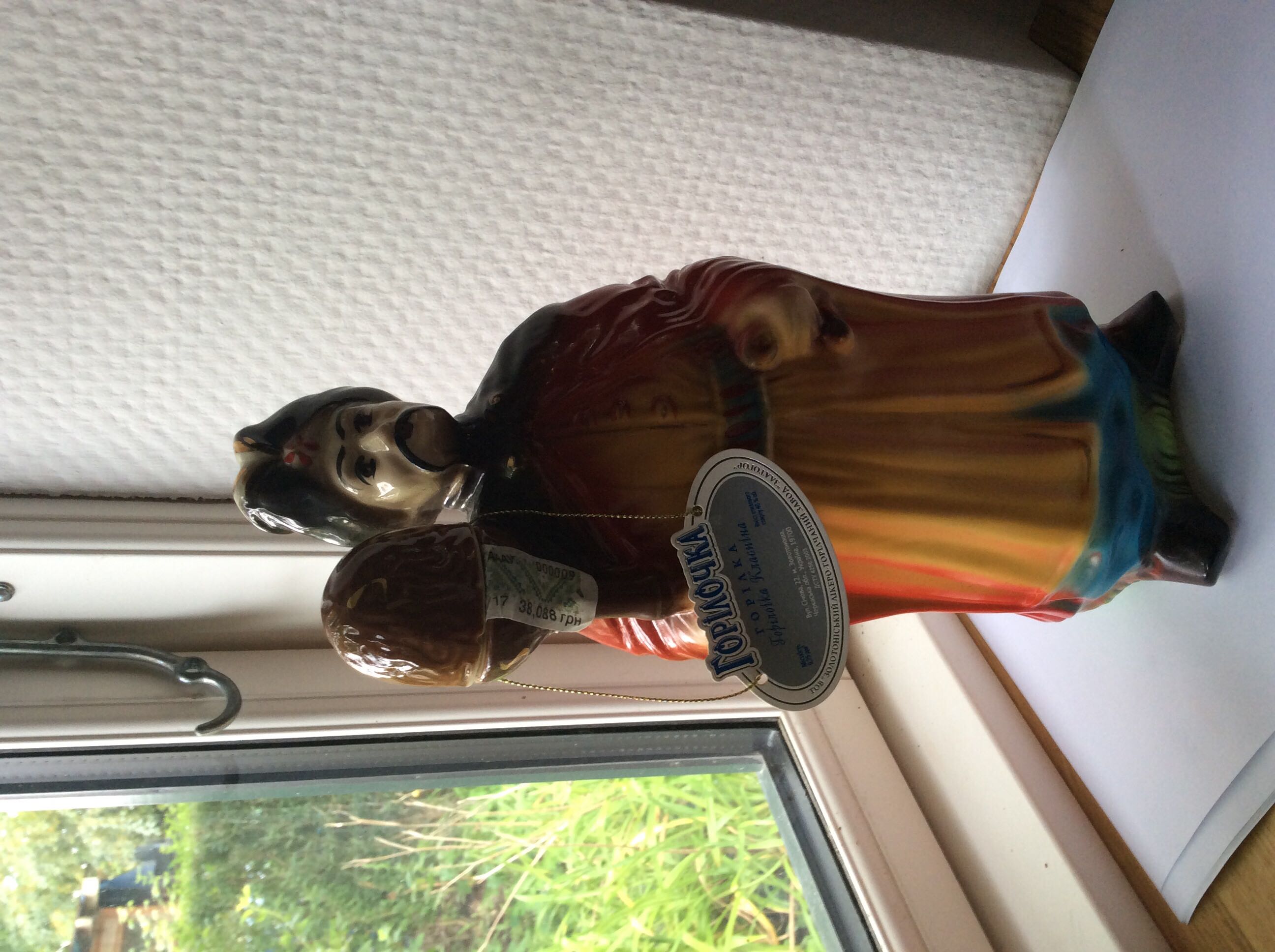 Ukrainian Porcelain Vodka 750ml 40% Ukrania - Topiaoyka (750 mL) alcohol collectible [Barcode 4820139472440] - Main Image 3