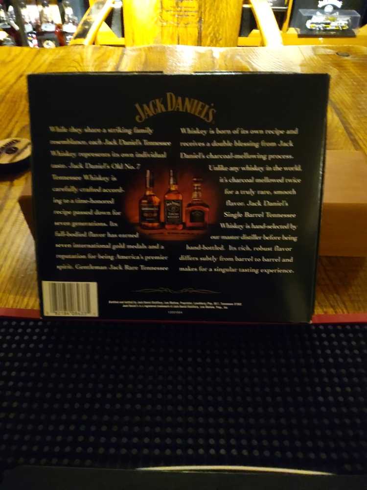 Family of Fine Whiskeys Gift Set 50ml - Jack Daniel Distillery (50 mL) alcohol collectible [Barcode 082184084335] - Main Image 3