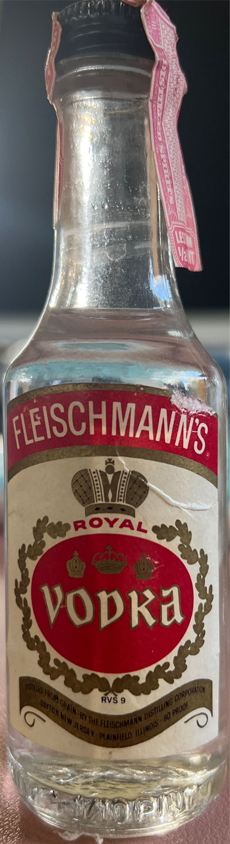 Fleischmanns Royal - Fleischmann Distilling Co (50mL) alcohol collectible [Barcode 082928214394] - Main Image 3