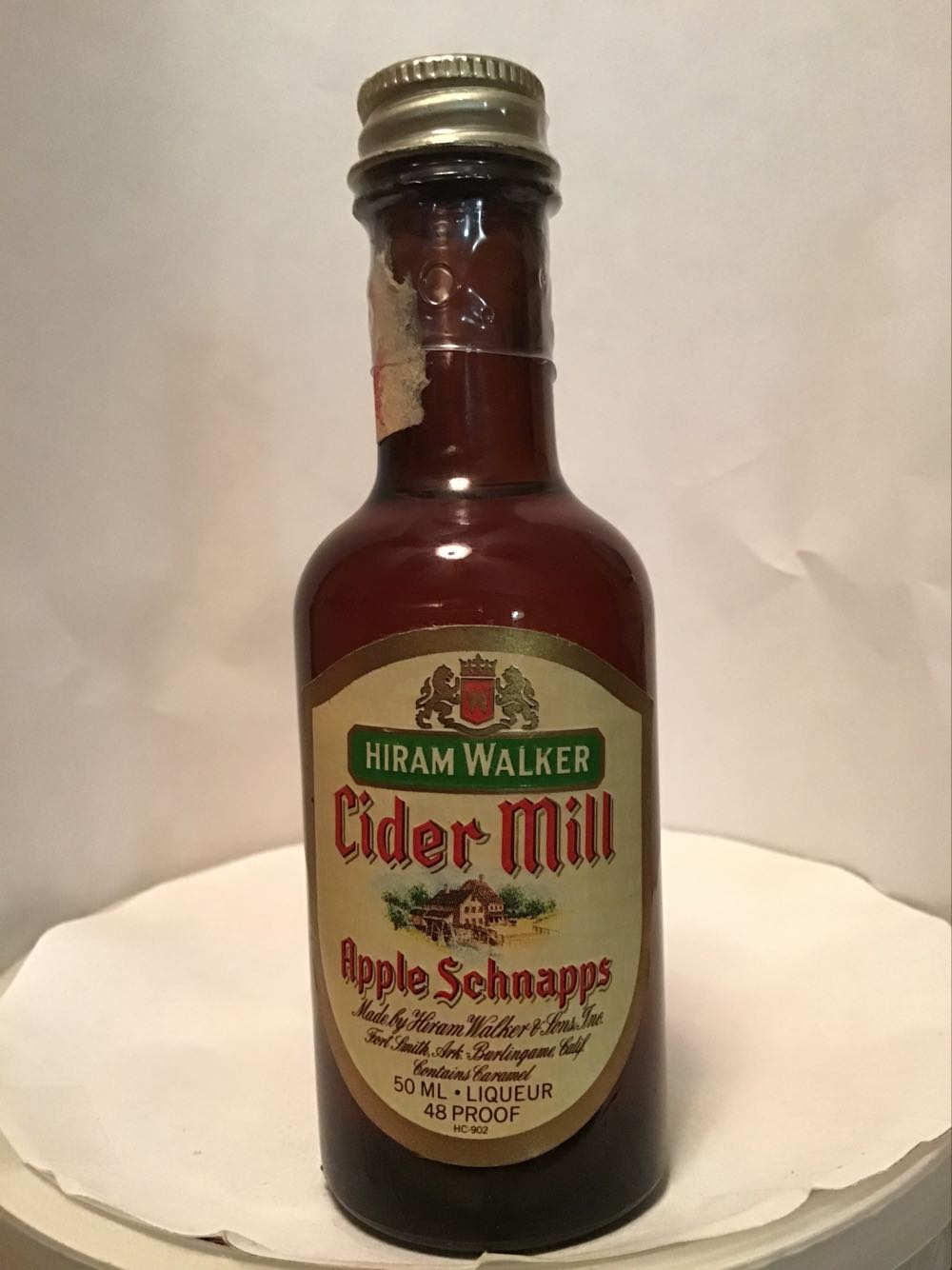 Hiram Walker Peppermint & Amaretto & Cider Hill & Cinnamon - Hiram Walker & Sons (50 mL) alcohol collectible - Main Image 3