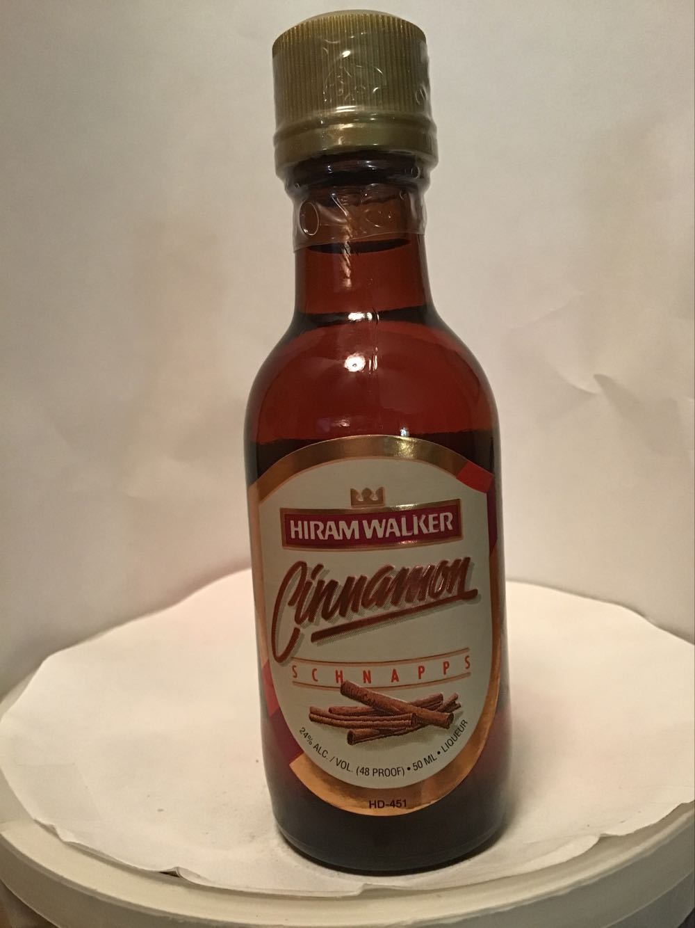 Hiram Walker Peppermint & Amaretto & Cider Hill & Cinnamon - Hiram Walker & Sons (50 mL) alcohol collectible - Main Image 4