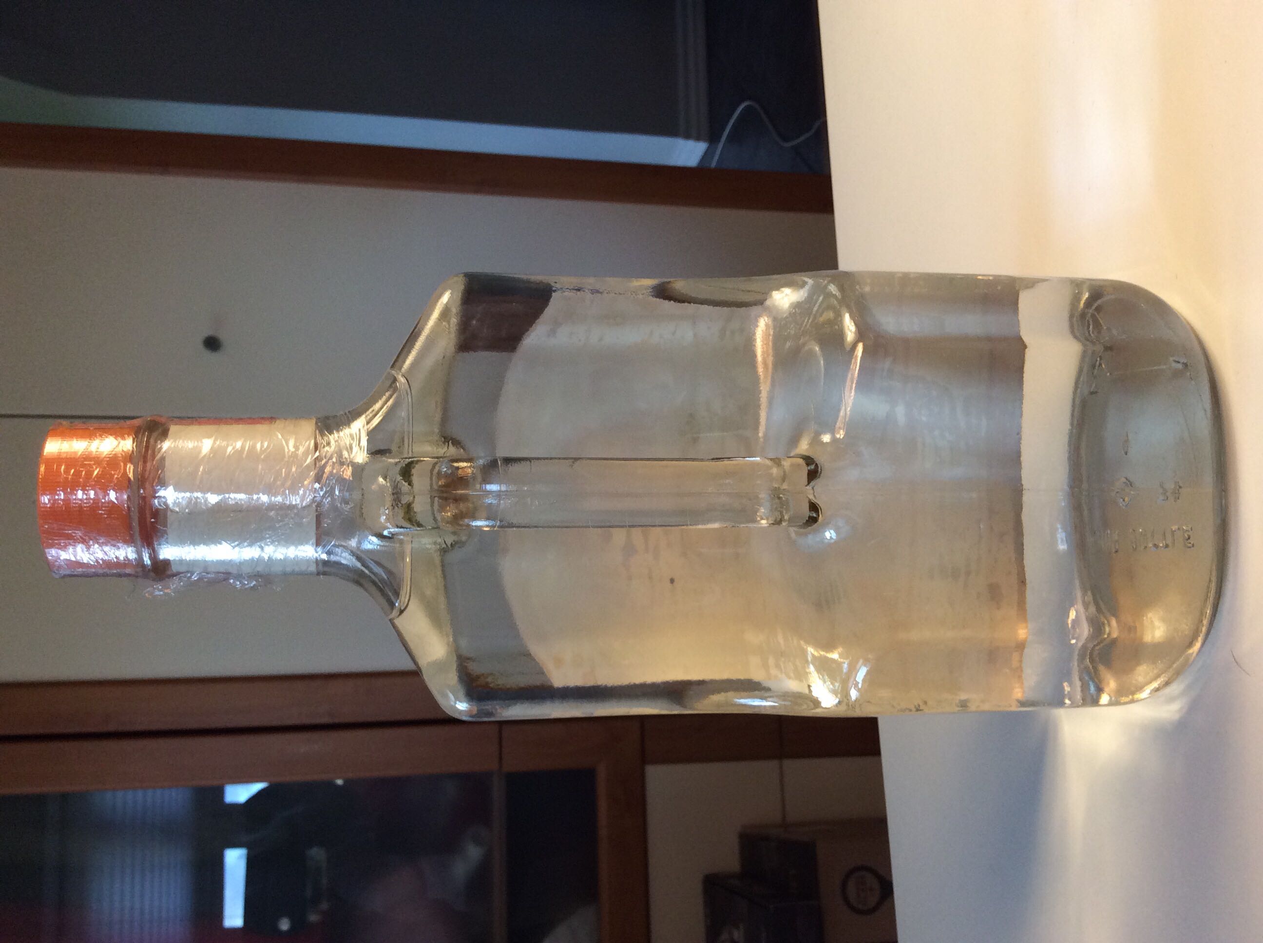 Gordon’s Vodka Half Gallon 40% USA - Linden, N.J. (1893 mL) alcohol collectible - Main Image 3