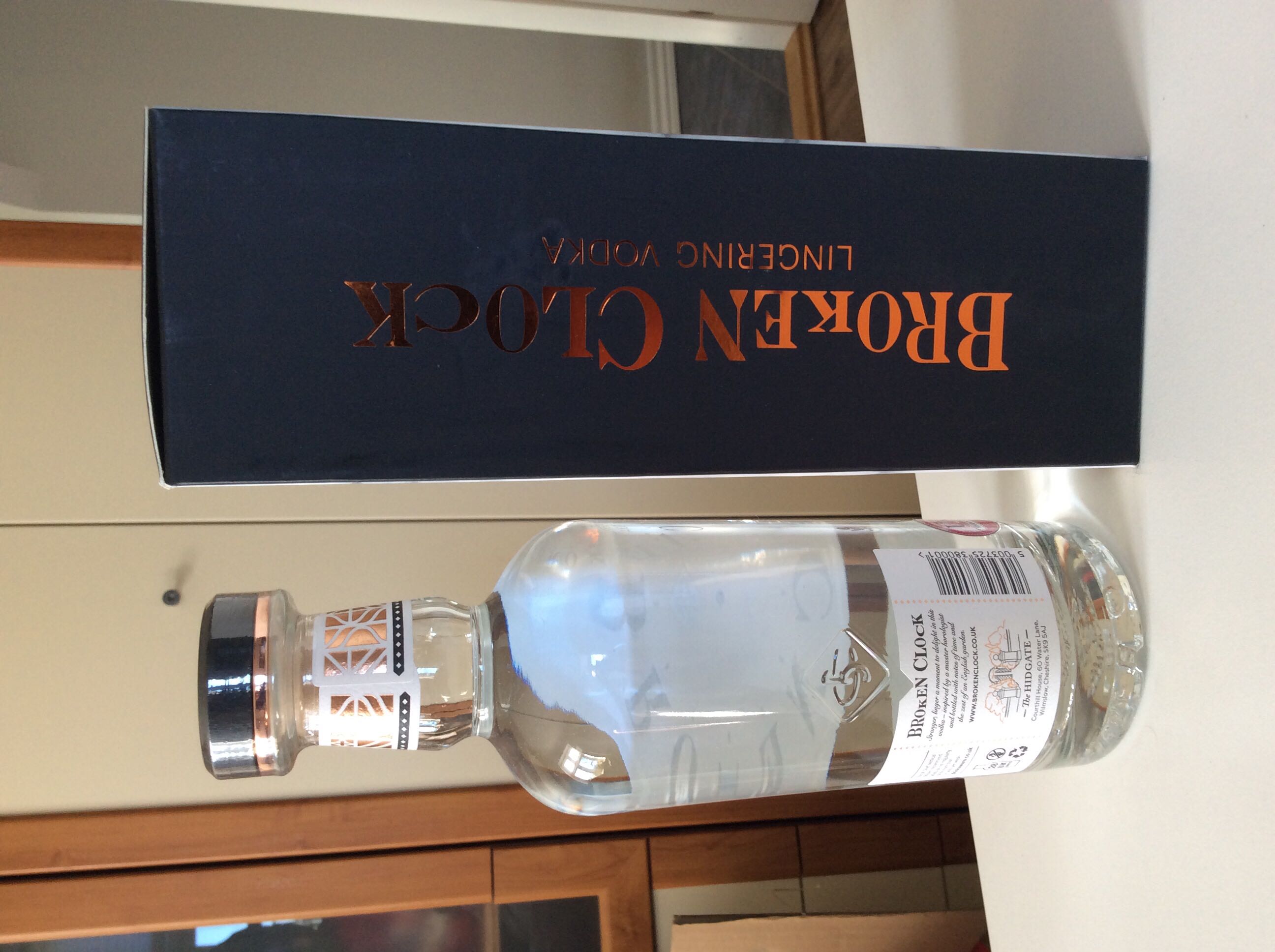 Broken Clock Lingering Vodka 700ml 40% England - The Hidgate (700 mL) alcohol collectible [Barcode 5003725380001] - Main Image 2