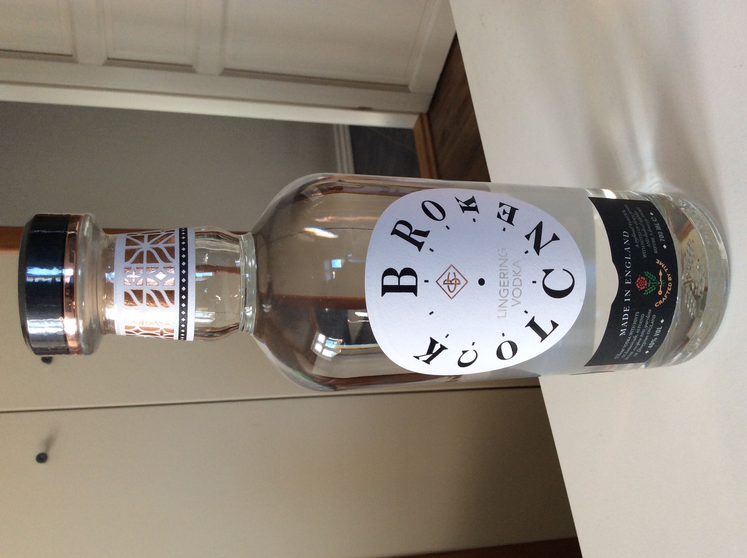Broken Clock Lingering Vodka 700ml 40% England - The Hidgate (700 mL) alcohol collectible [Barcode 5003725380001] - Main Image 4