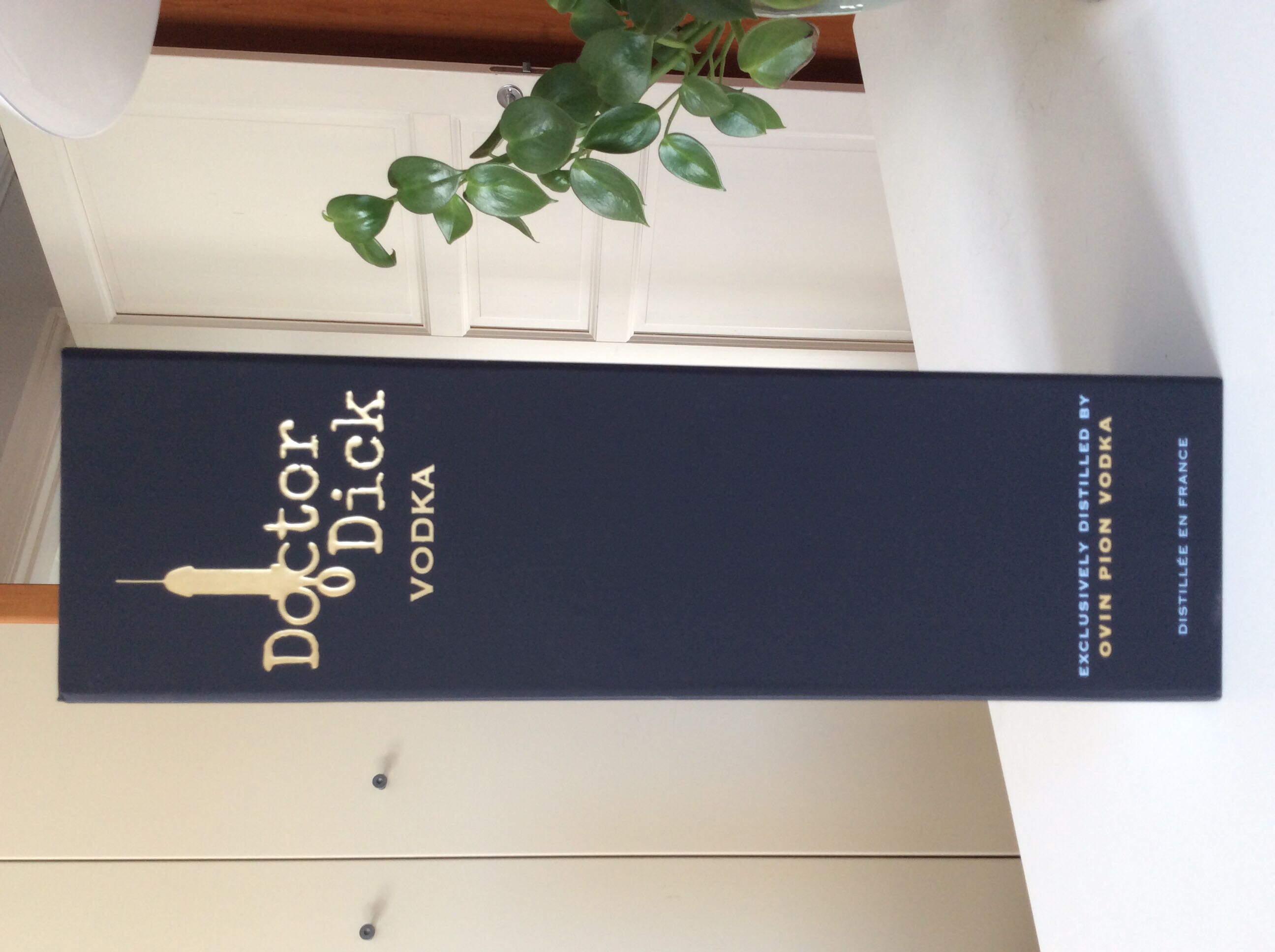 Doctor Dick Vodka 700ml 40% France - Ovin Pion Vodka (700 mL) alcohol collectible [Barcode 4260480264040] - Main Image 2