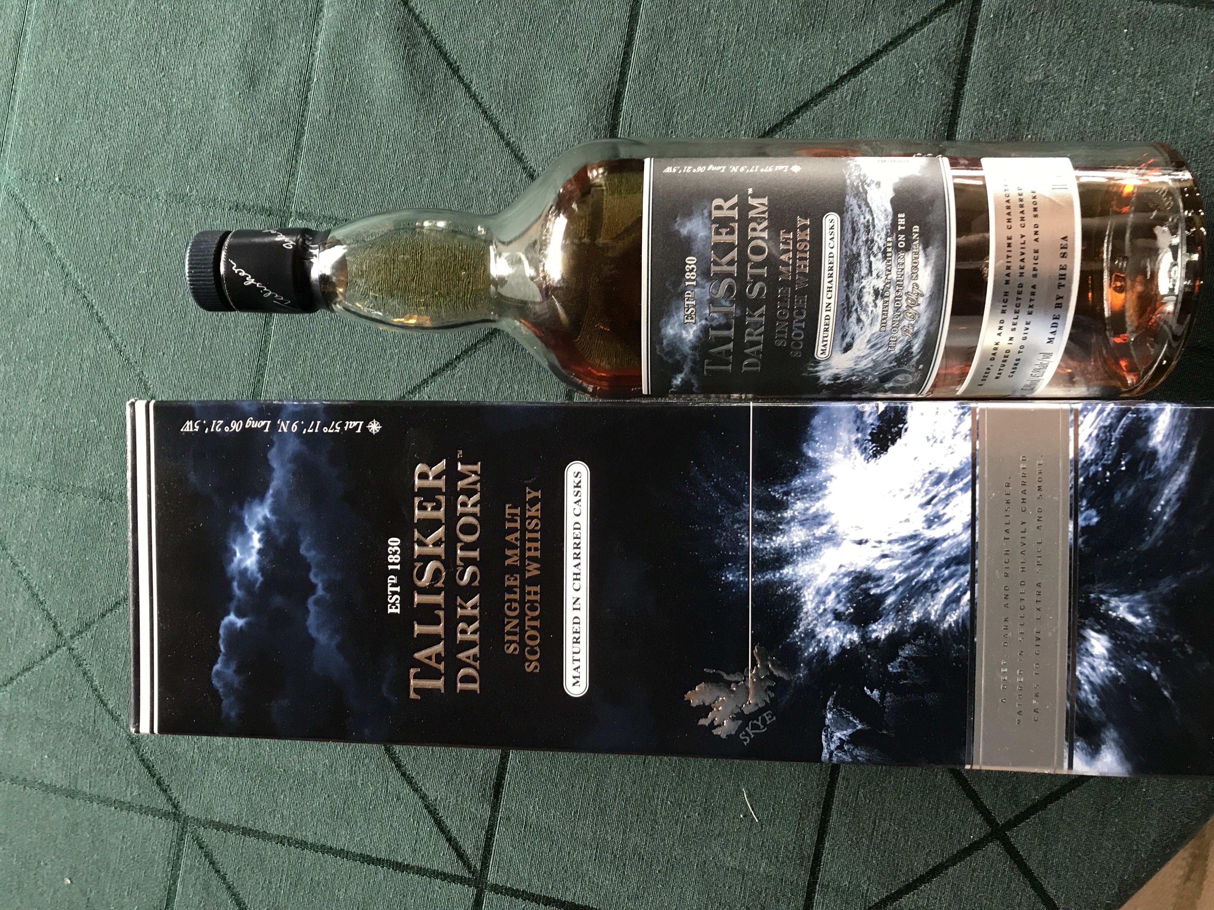 Talisker Dark Storm - The Talisker Distillery (1 L) alcohol collectible [Barcode 5000281033631] - Main Image 2