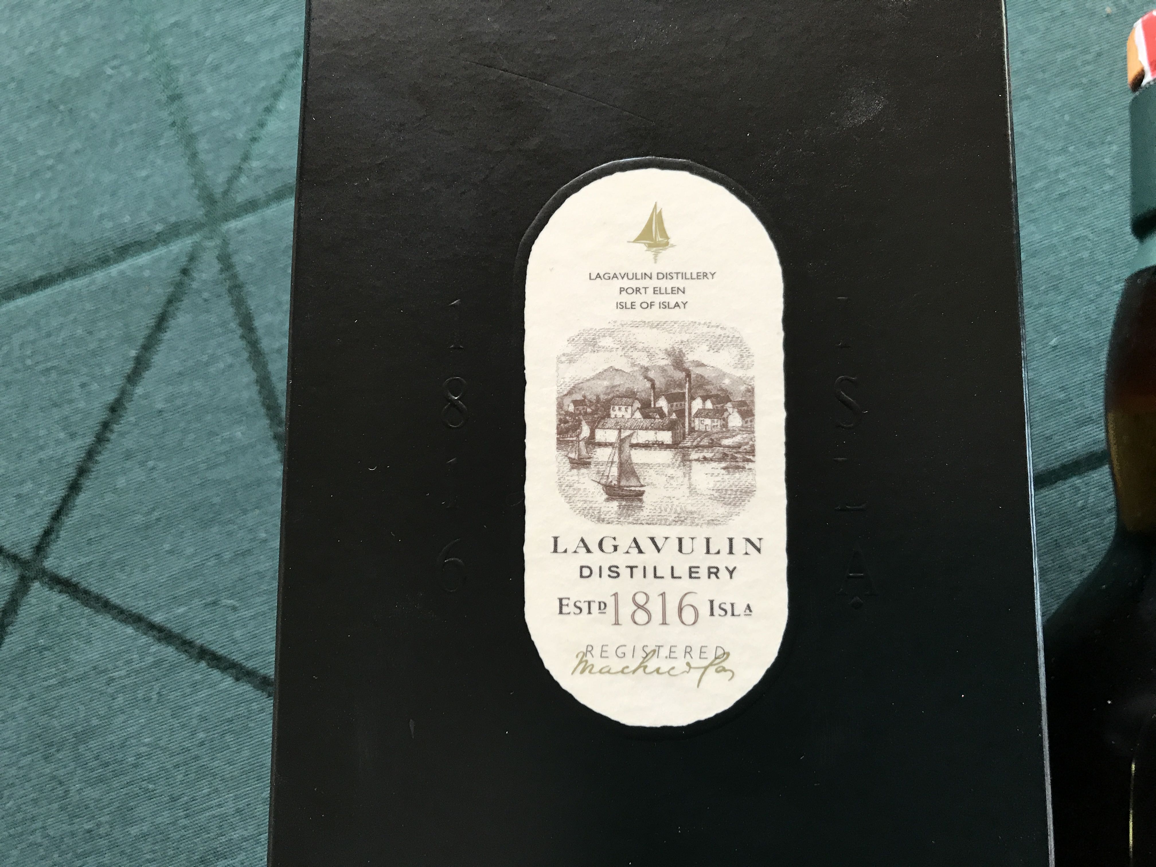 Lagavulin 16 Years - Lagavulin Distillery (700 mL) alcohol collectible [Barcode 5000281005409] - Main Image 2