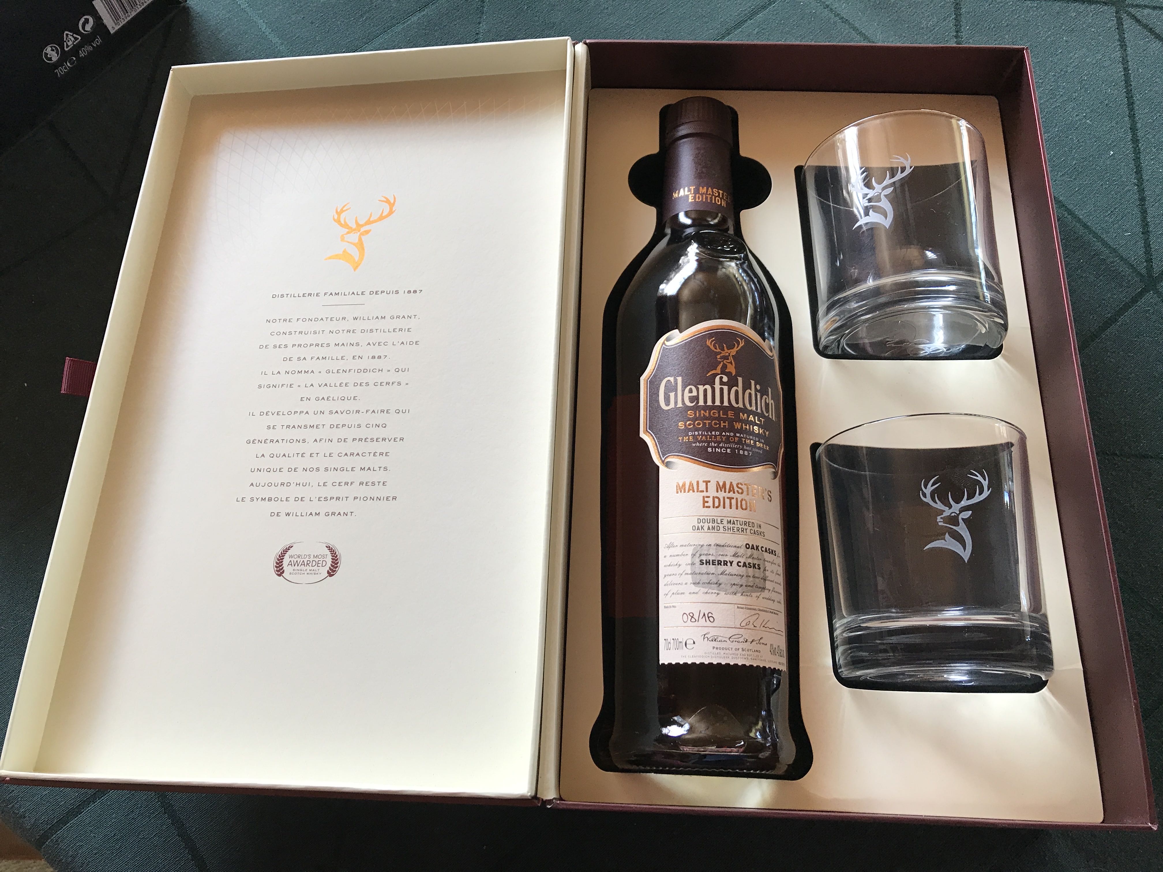 Neighbours 31 - Caviar Premium