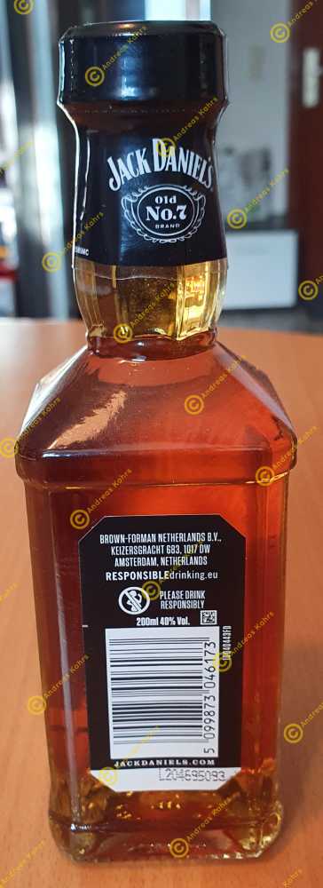 Black Label - 20cl (Glass Flat Bottle)  - Jack Daniels Distillery (200 mL) alcohol collectible [Barcode 5099873046173] - Main Image 2