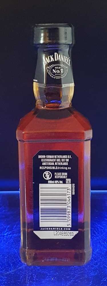 Black Label - 20cl (Glass Flat Bottle)  - Jack Daniels Distillery (200 mL) alcohol collectible [Barcode 5099873046173] - Main Image 4