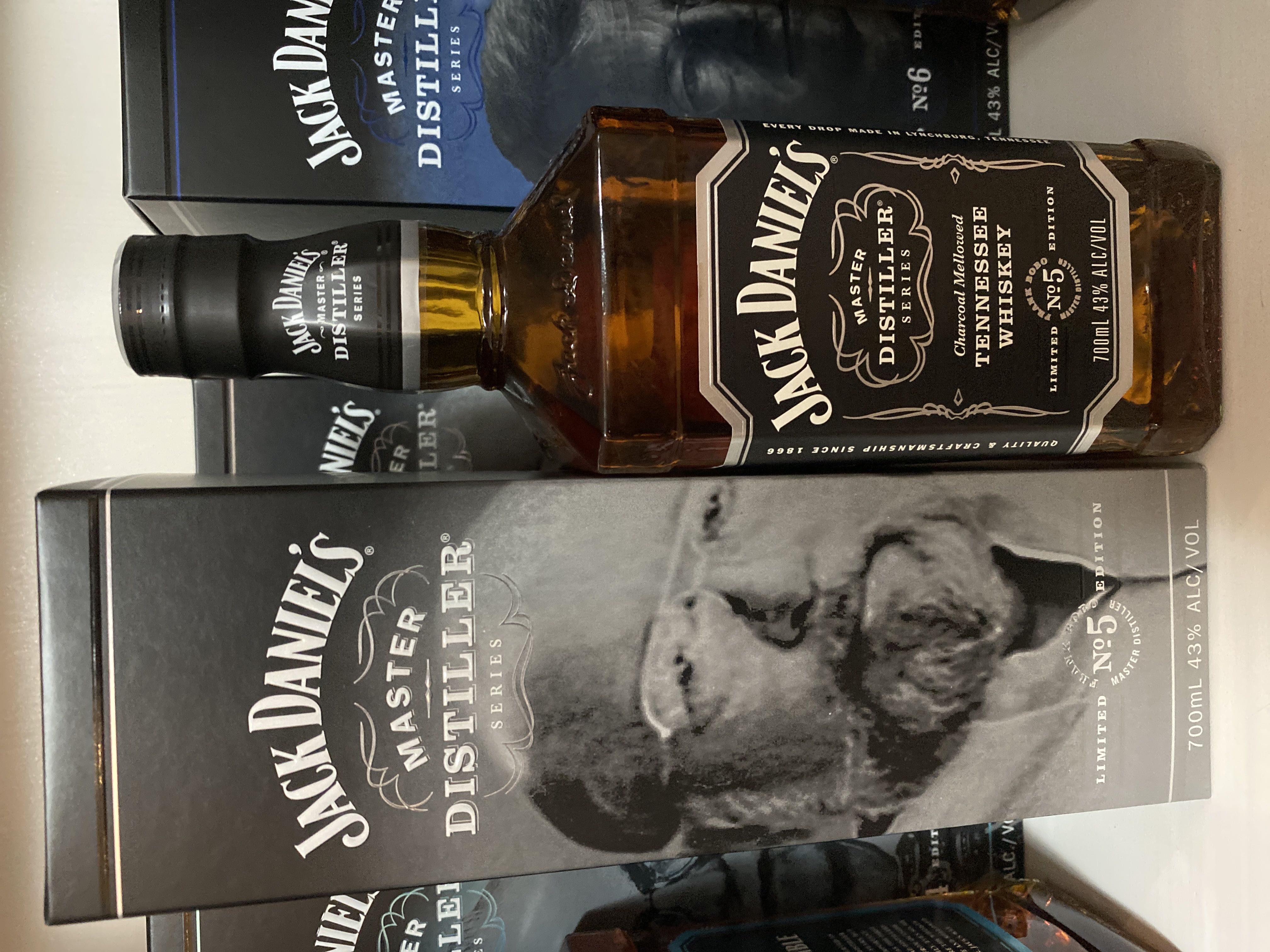 Master Distiller 5 - Jack Daniel‘s Distillery (700 mL) alcohol collectible [Barcode 5099873010525] - Main Image 3