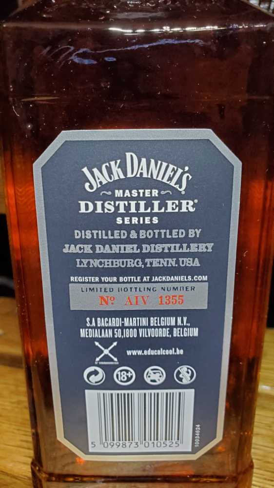 Master Distiller 5 - Jack Daniel‘s Distillery (700 mL) alcohol collectible [Barcode 5099873010525] - Main Image 4