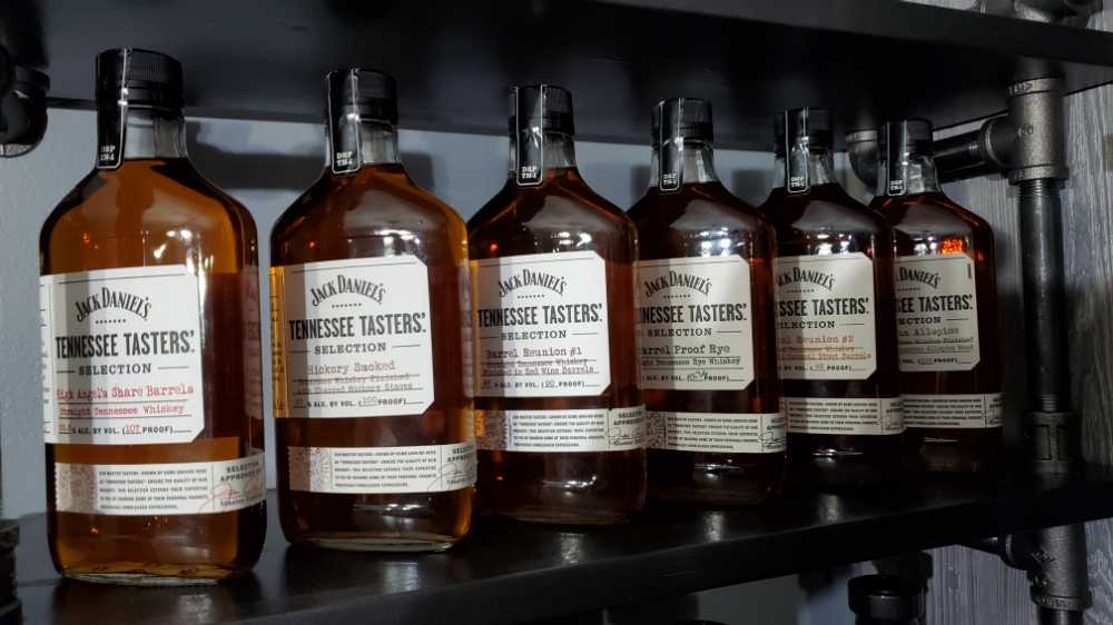 Tennessee Tasters Series #1 (Signed) - Jack Daniel‘s Distillery (375 mL) alcohol collectible [Barcode 082184003923] - Main Image 4