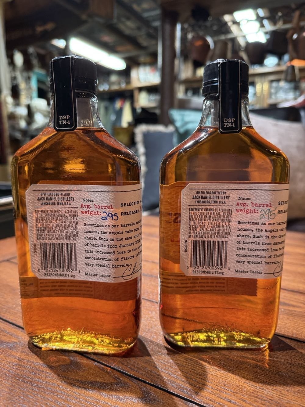 Tennessee Tasters Series #1 (Signed) - Jack Daniel‘s Distillery (375 mL) alcohol collectible [Barcode 082184003923] - Main Image 6