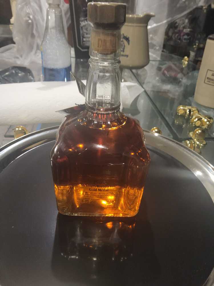1904 Gold Medal - Jack Daniels Distillery (750 mL) alcohol collectible [Barcode 082184080870] - Main Image 2