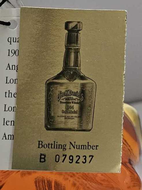 1904 Gold Medal - Jack Daniels Distillery (750 mL) alcohol collectible [Barcode 082184080870] - Main Image 3