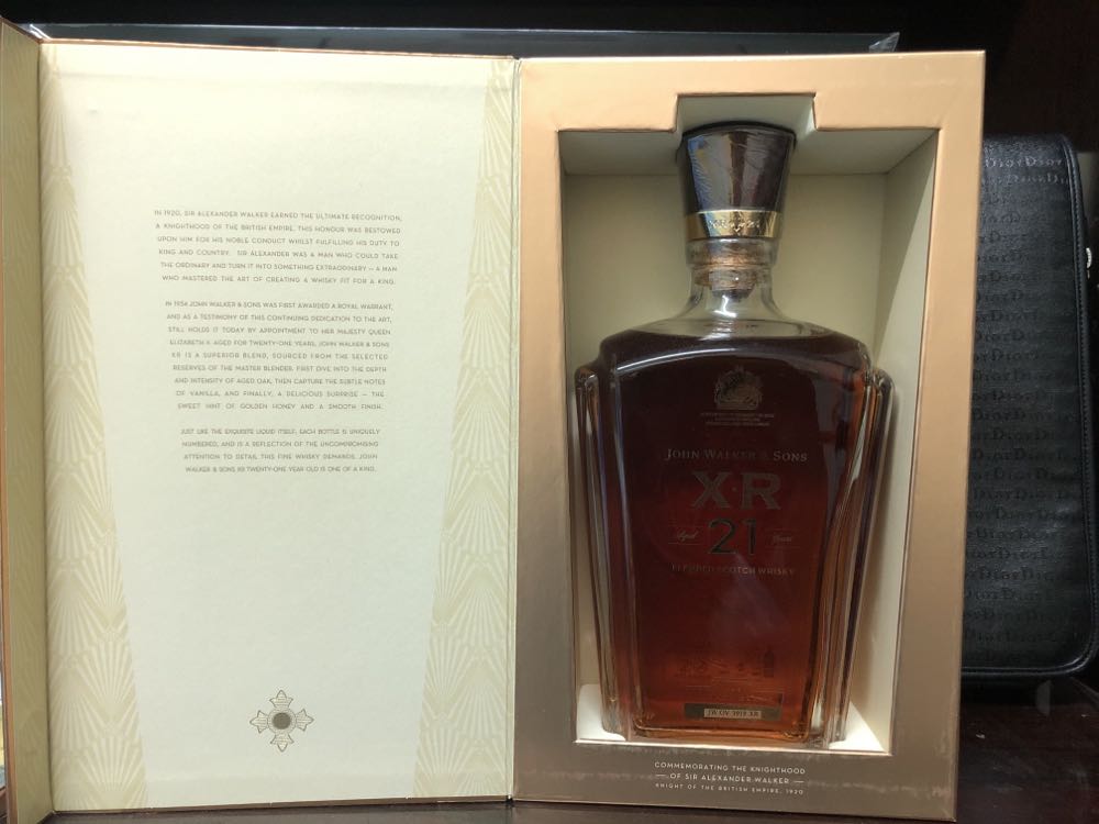 Johnnie Walker X.R. 21 Year Old - Johnny Walker & Sons (750 mL) alcohol collectible [Barcode 5000267129150] - Main Image 2