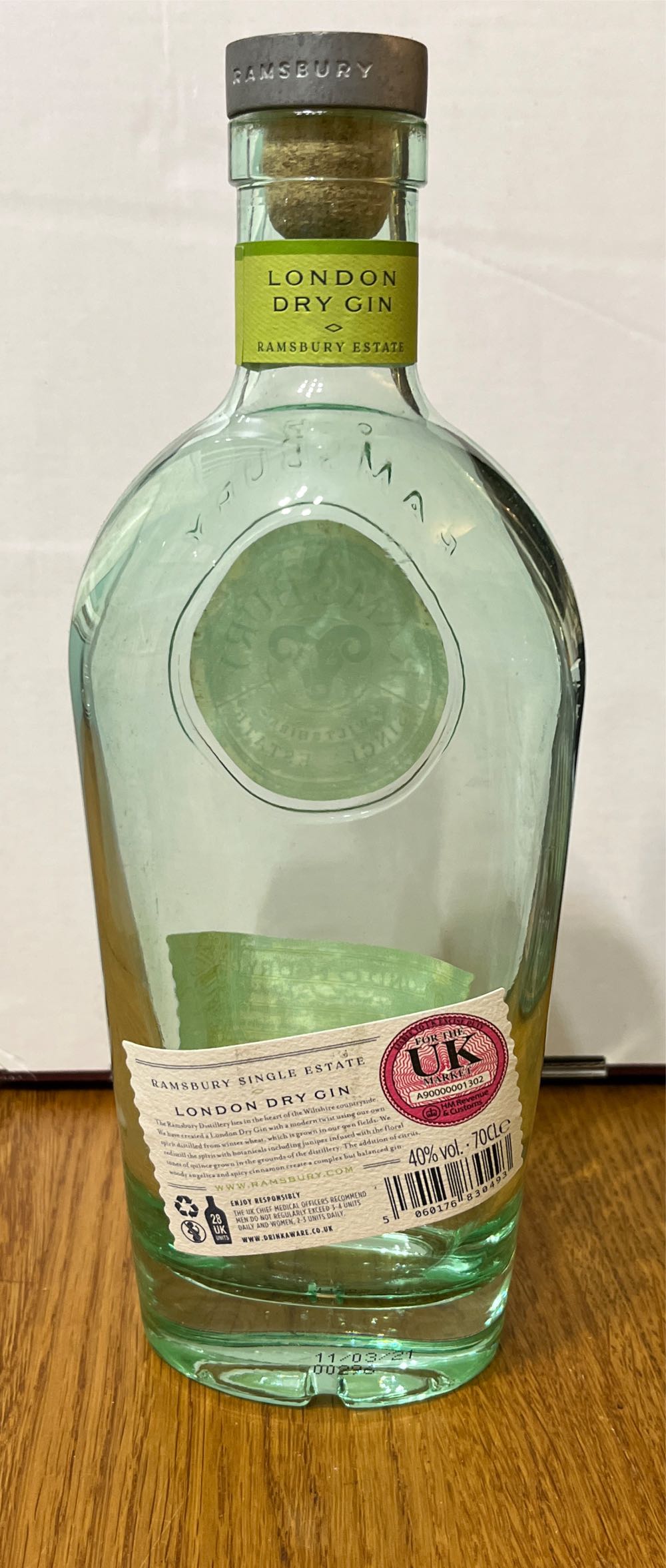 Ramsbury London Dry Gin - Ramsbury Distillery (700 mL) alcohol collectible [Barcode 5060176830493] - Main Image 2