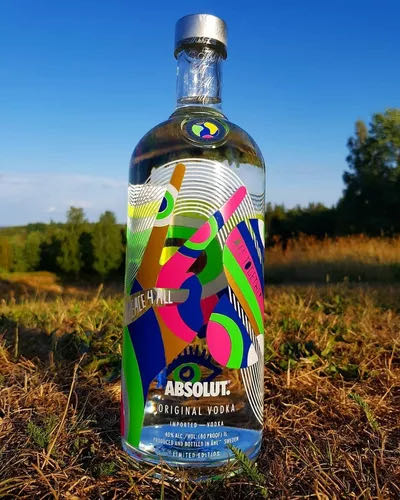 Absolut World - Absolut Spirits Co. (1000 mL) alcohol collectible [Barcode 7312040551972] - Main Image 2